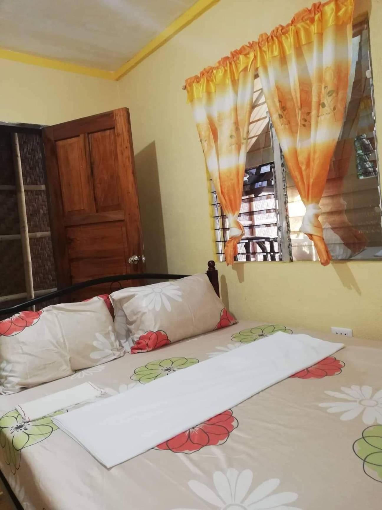 Budget Double Room - Photo 12