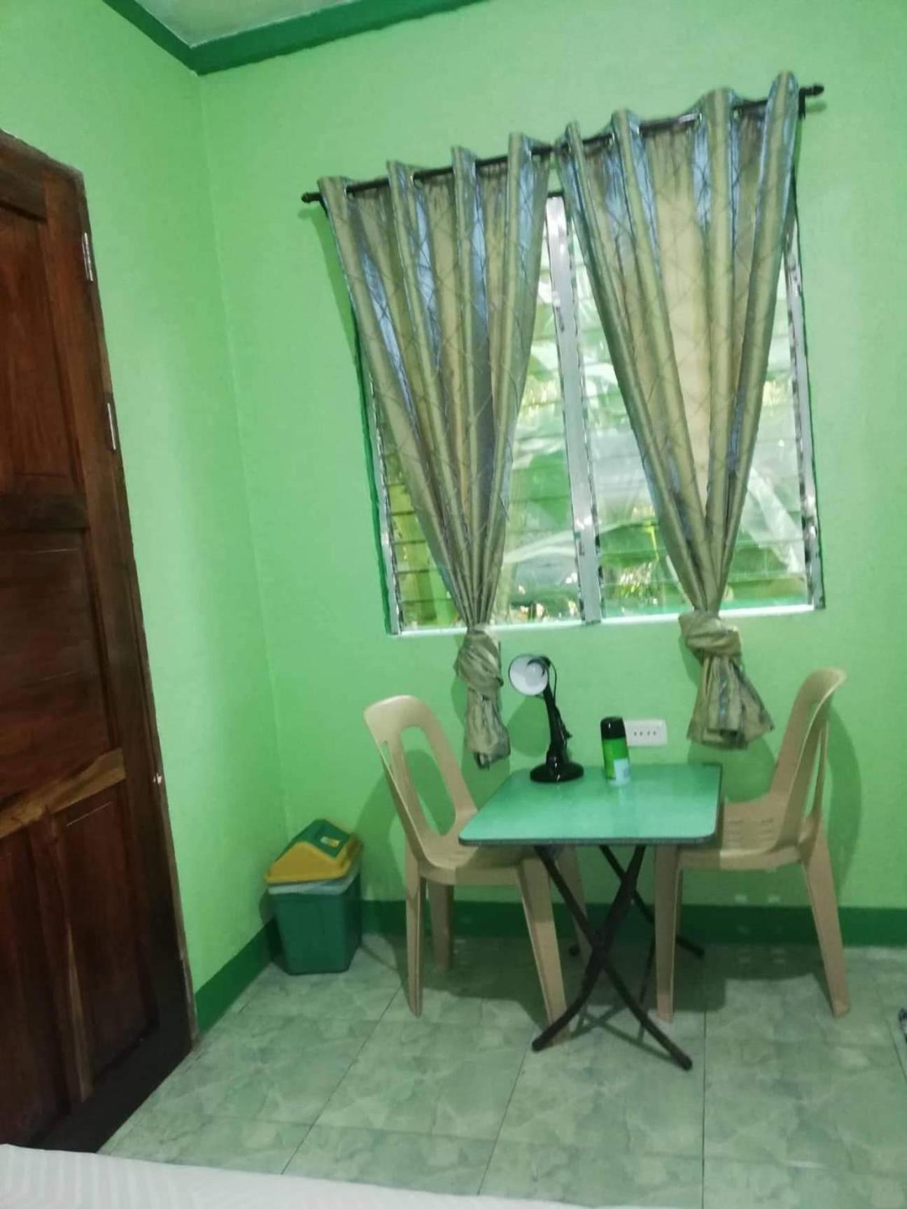 Budget Double Room - Photo 9