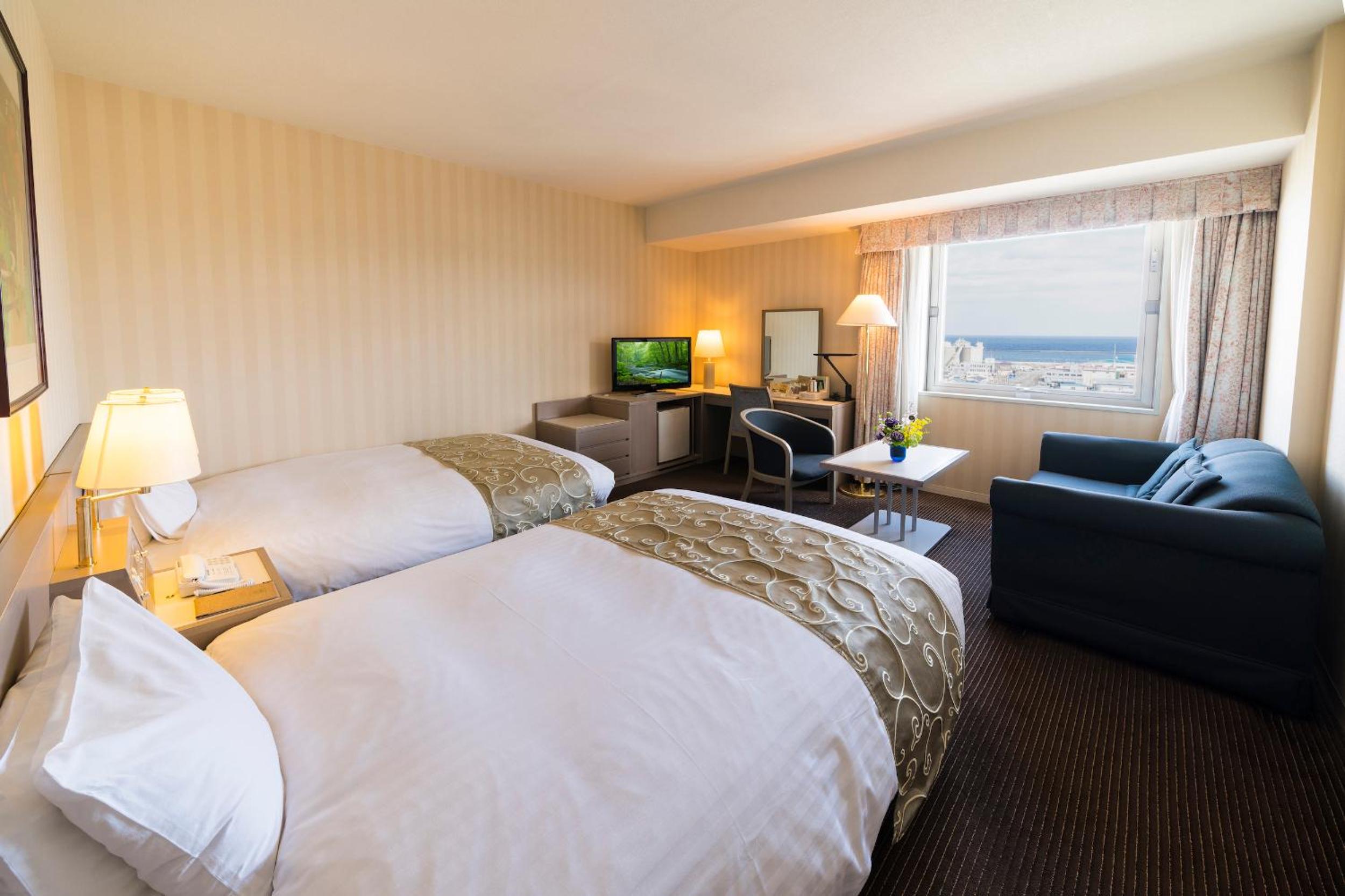 Twin Room with Sea View - Non-Smoking photo 1