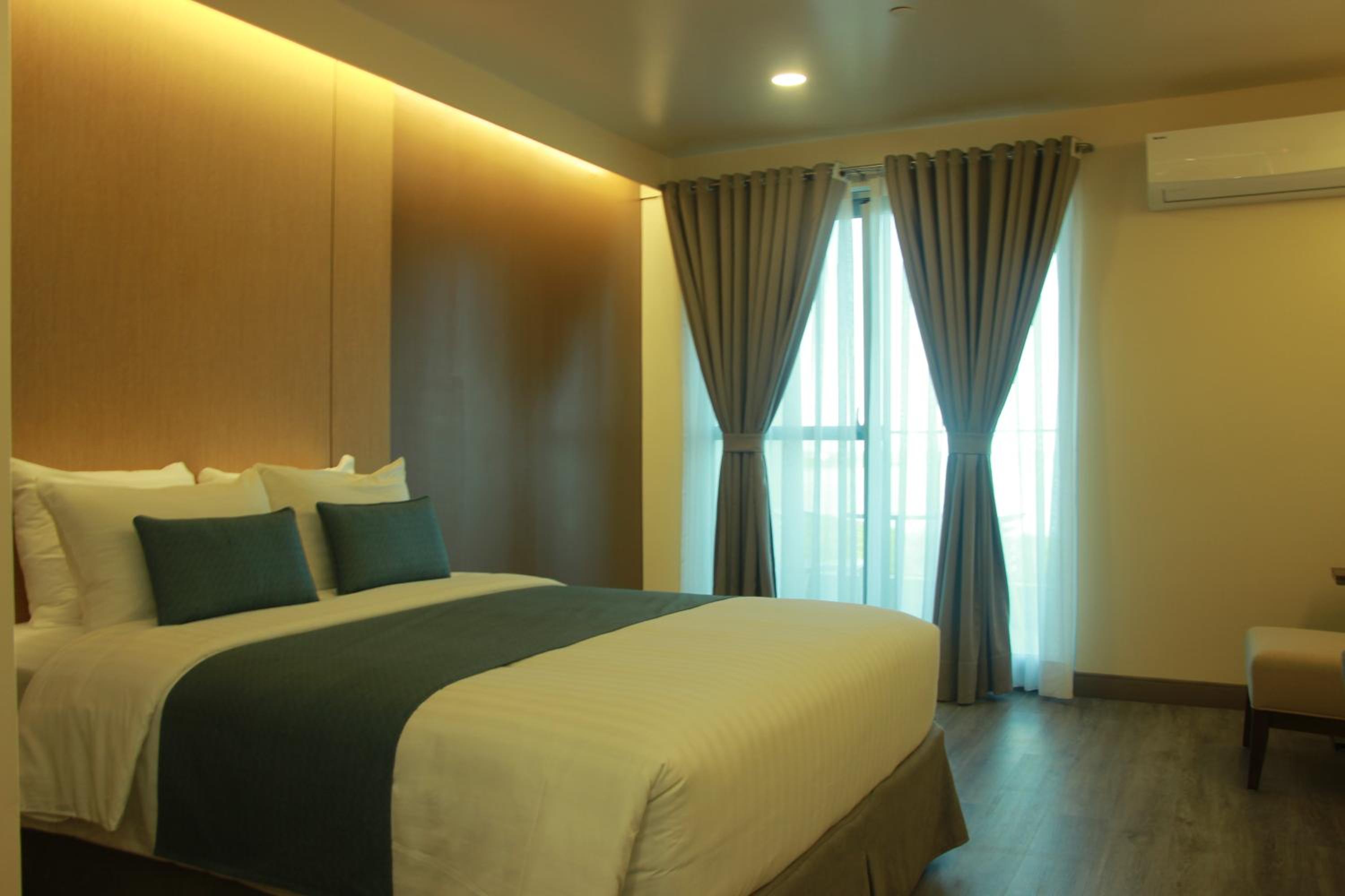 Queen Room with Sea View - Photo 6