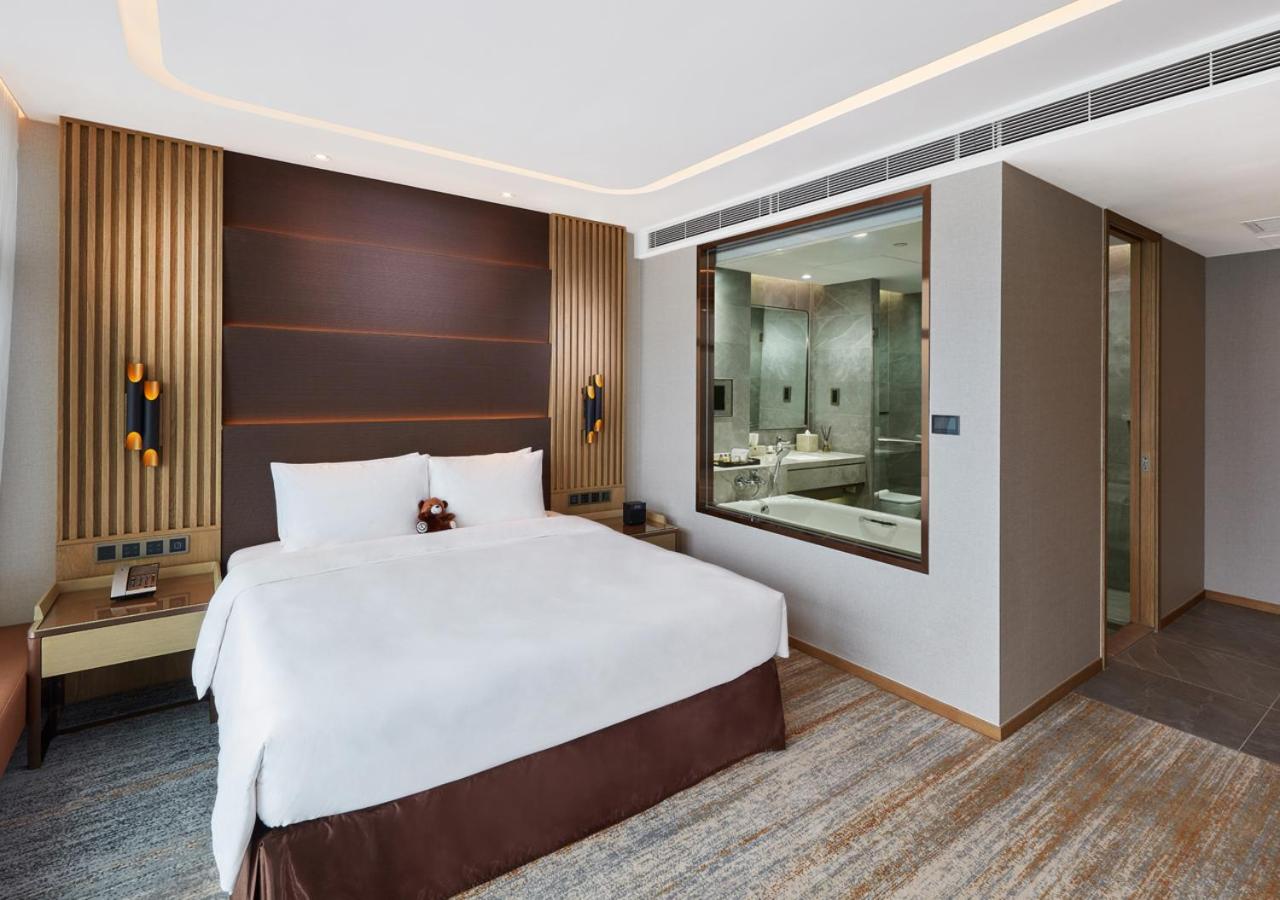 Luxe Harbor King Room