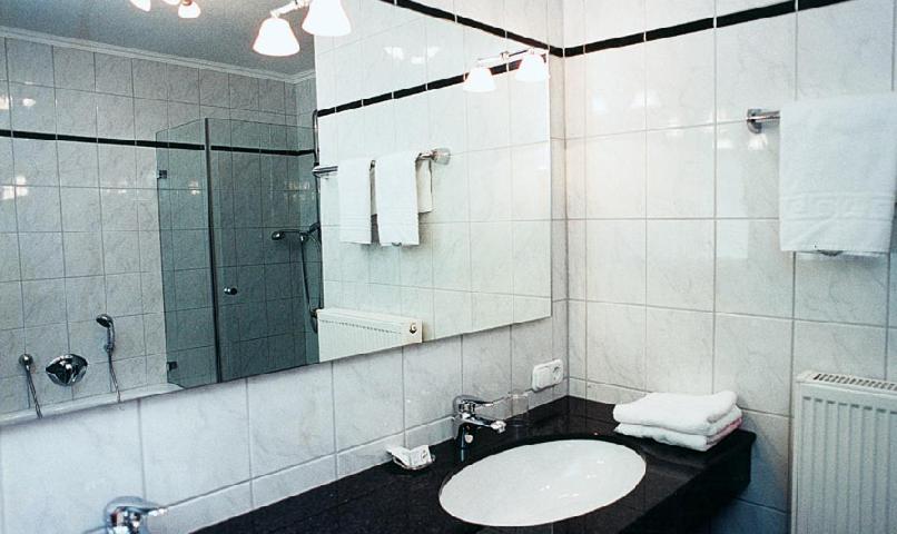 Double Room - Photo 7