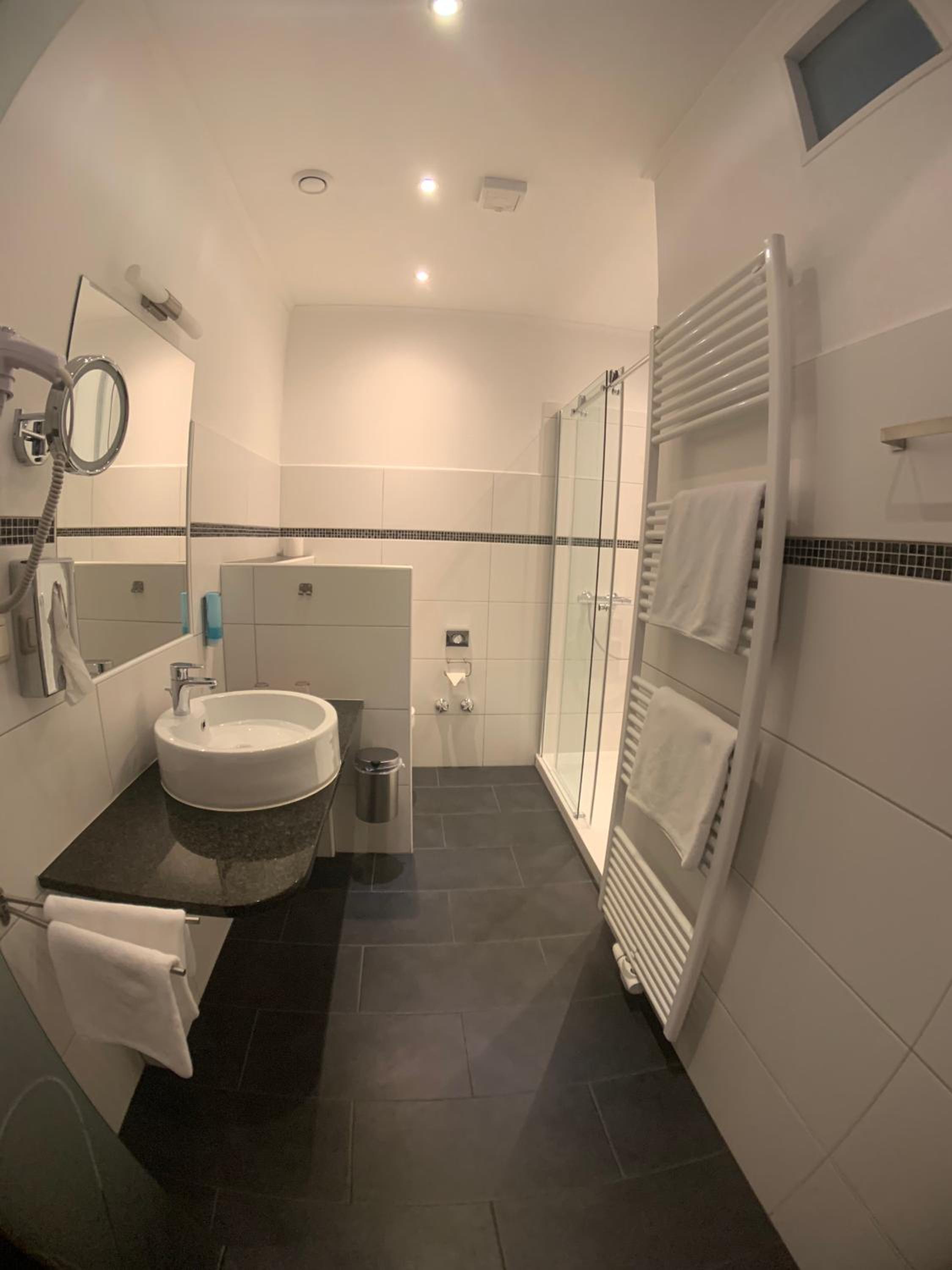 Suite - Photo 9