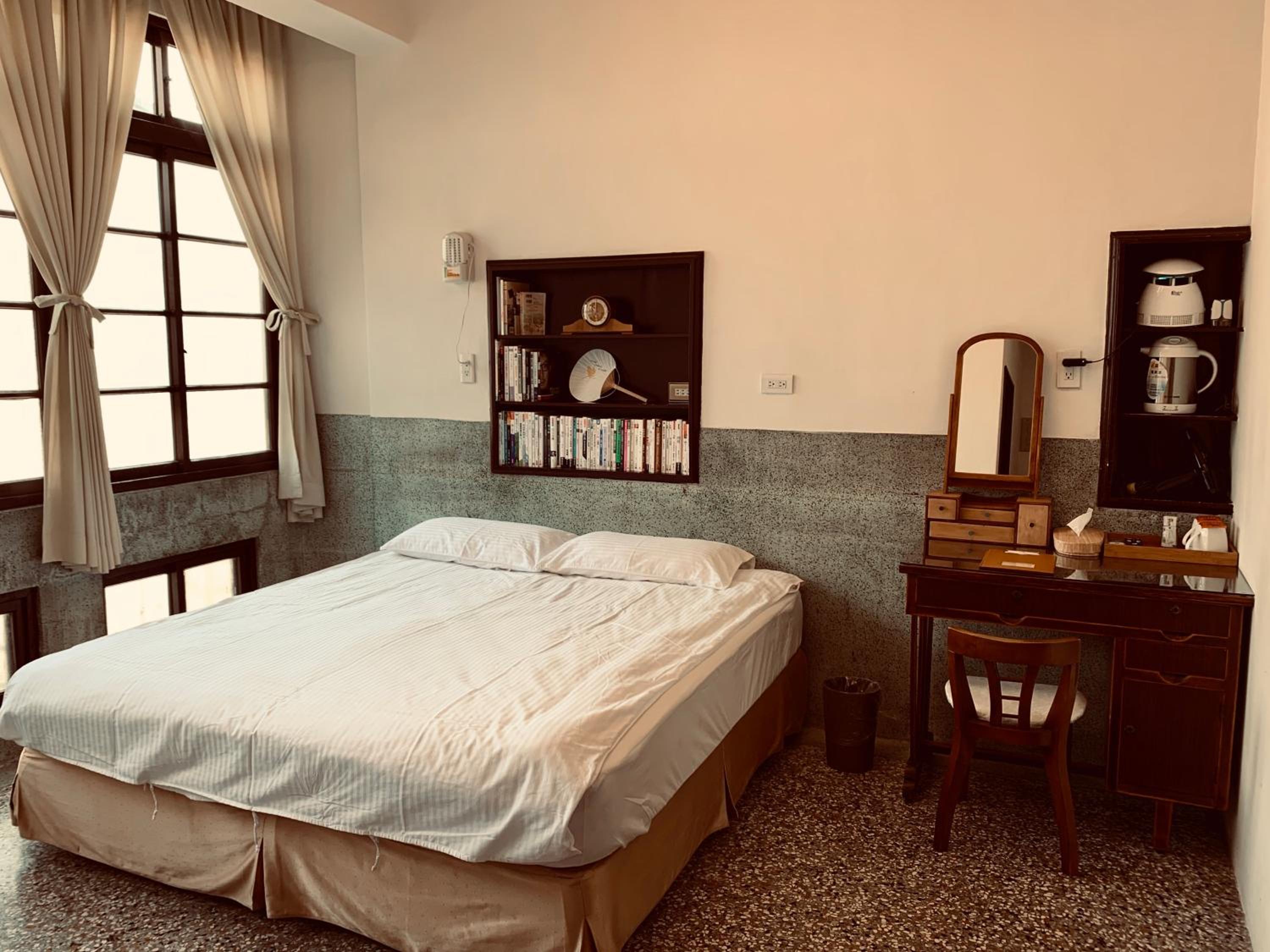 Deluxe Double Room with Shower photo 3