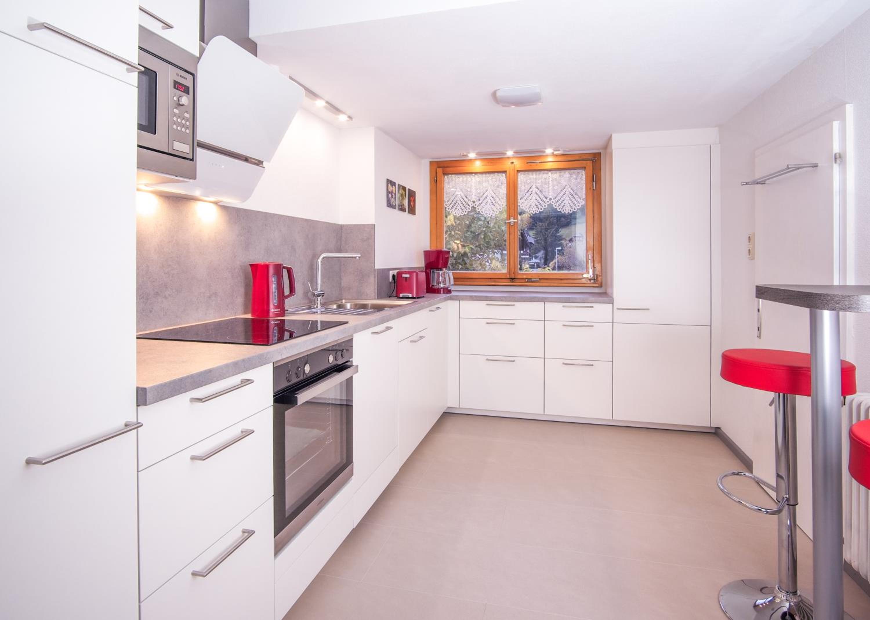 Three-Bedroom Apartment with Shower photo 2