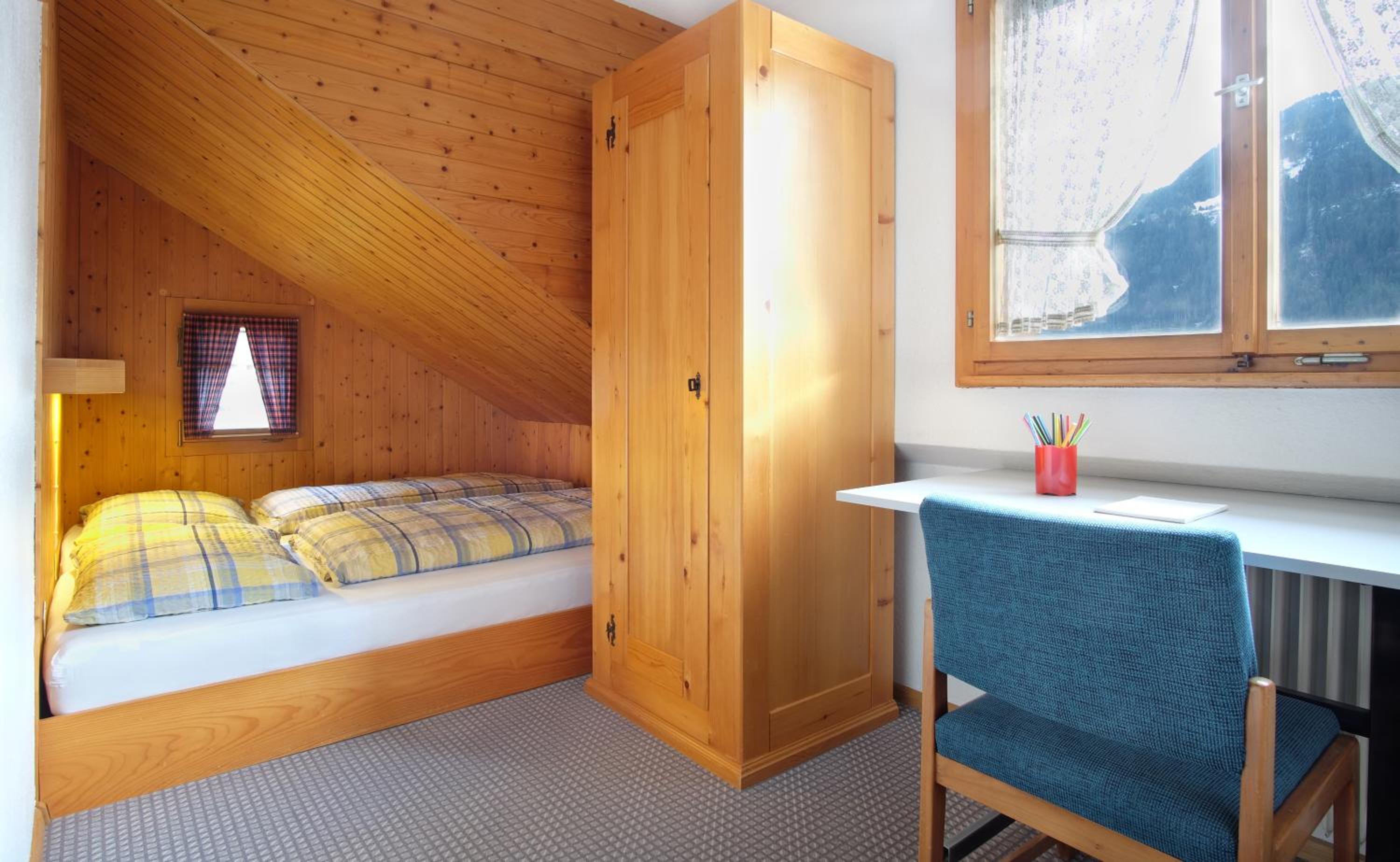 Three-Bedroom Apartment with Shower photo 3