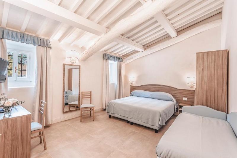 Large Double Room - Photo 4