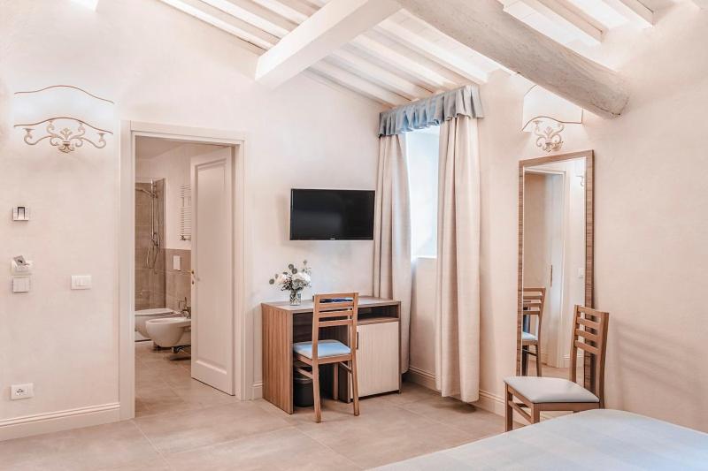 Large Double Room - Photo 5