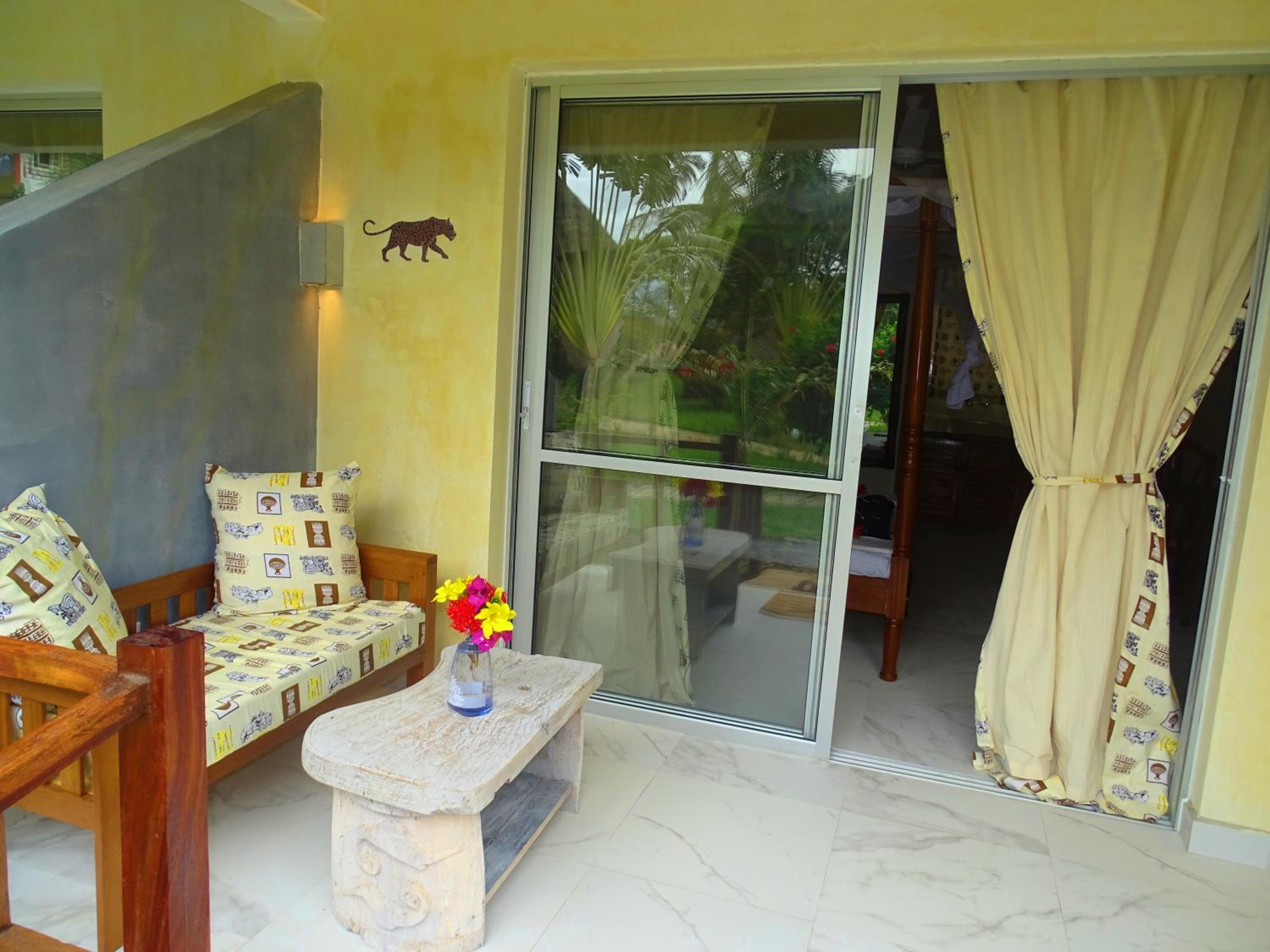Apartment with Terrace - Photo 8