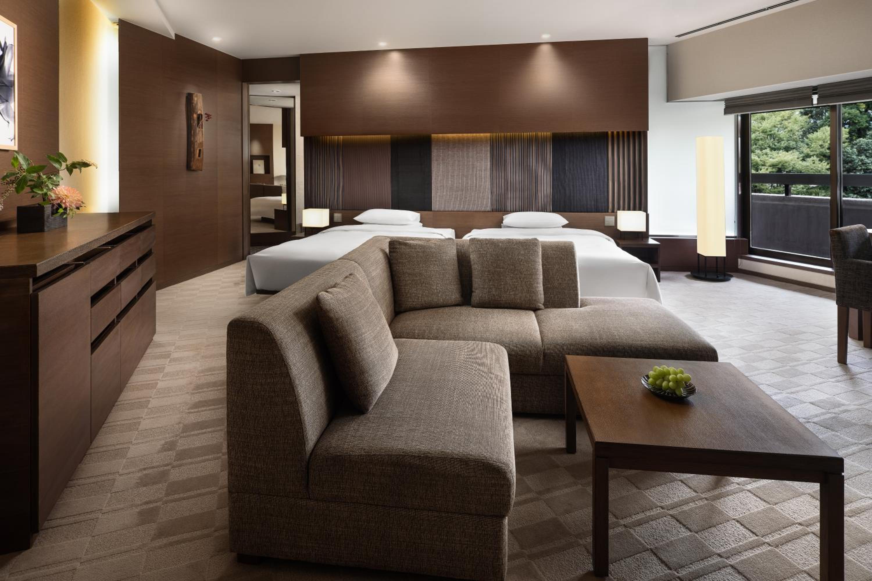 Deluxe Double Room with Two Double Beds and Balcony photo 3