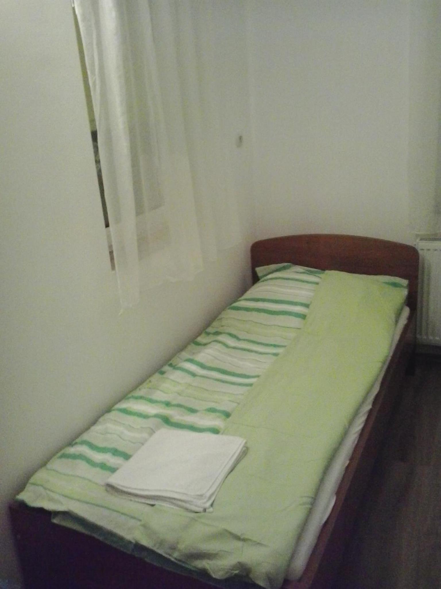 Standard Twin Room - Photo 1