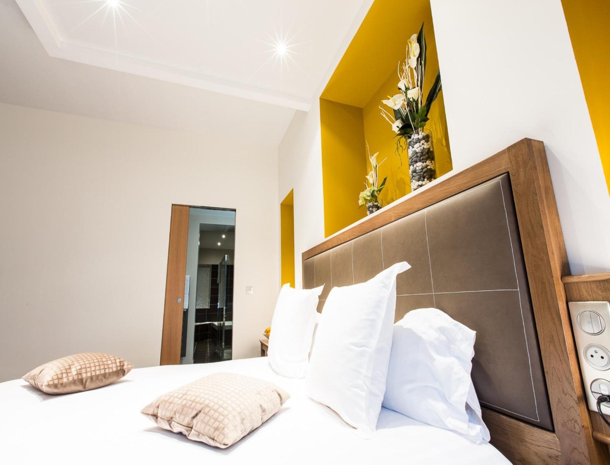Charm Double Room - Photo 3