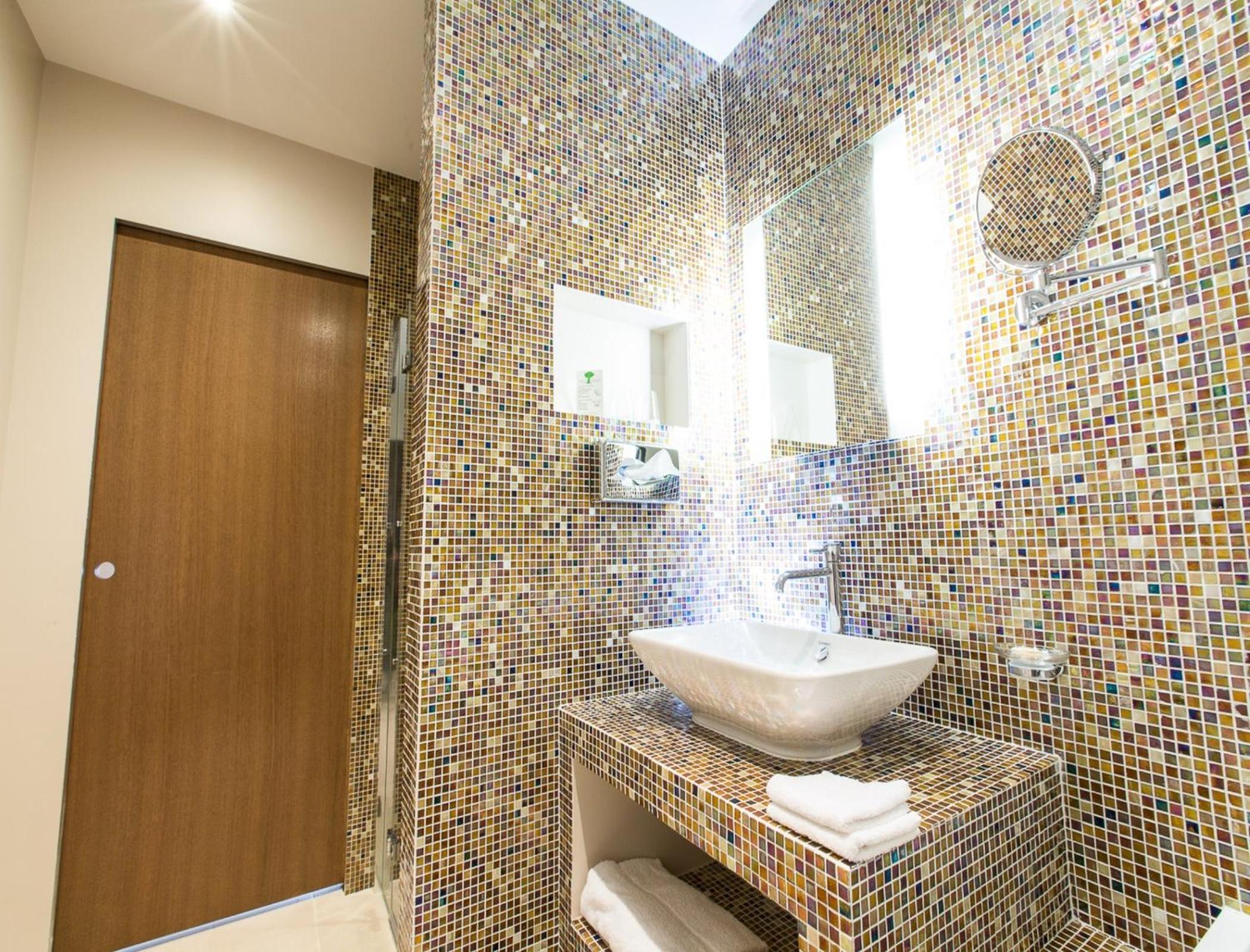 Comfort Room - Photo 1