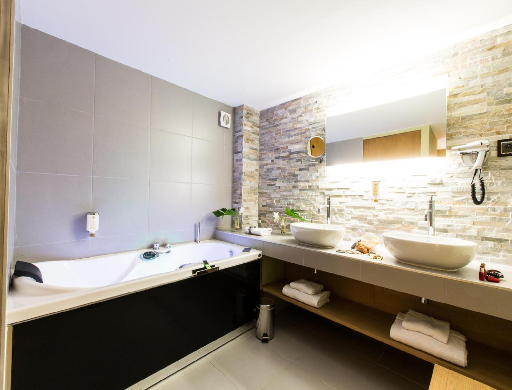 Duplex Suite with Spa Bath - Photo 1