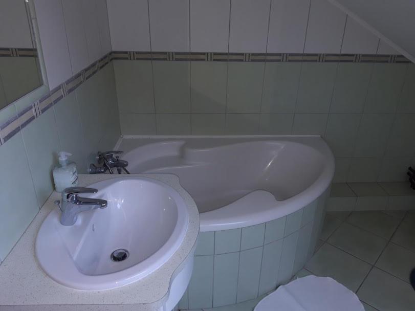 Quadruple Room with Bathroom - Photo 5