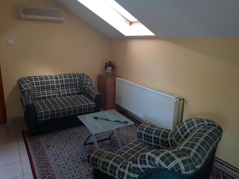 Quadruple Room with Bathroom - Photo 2