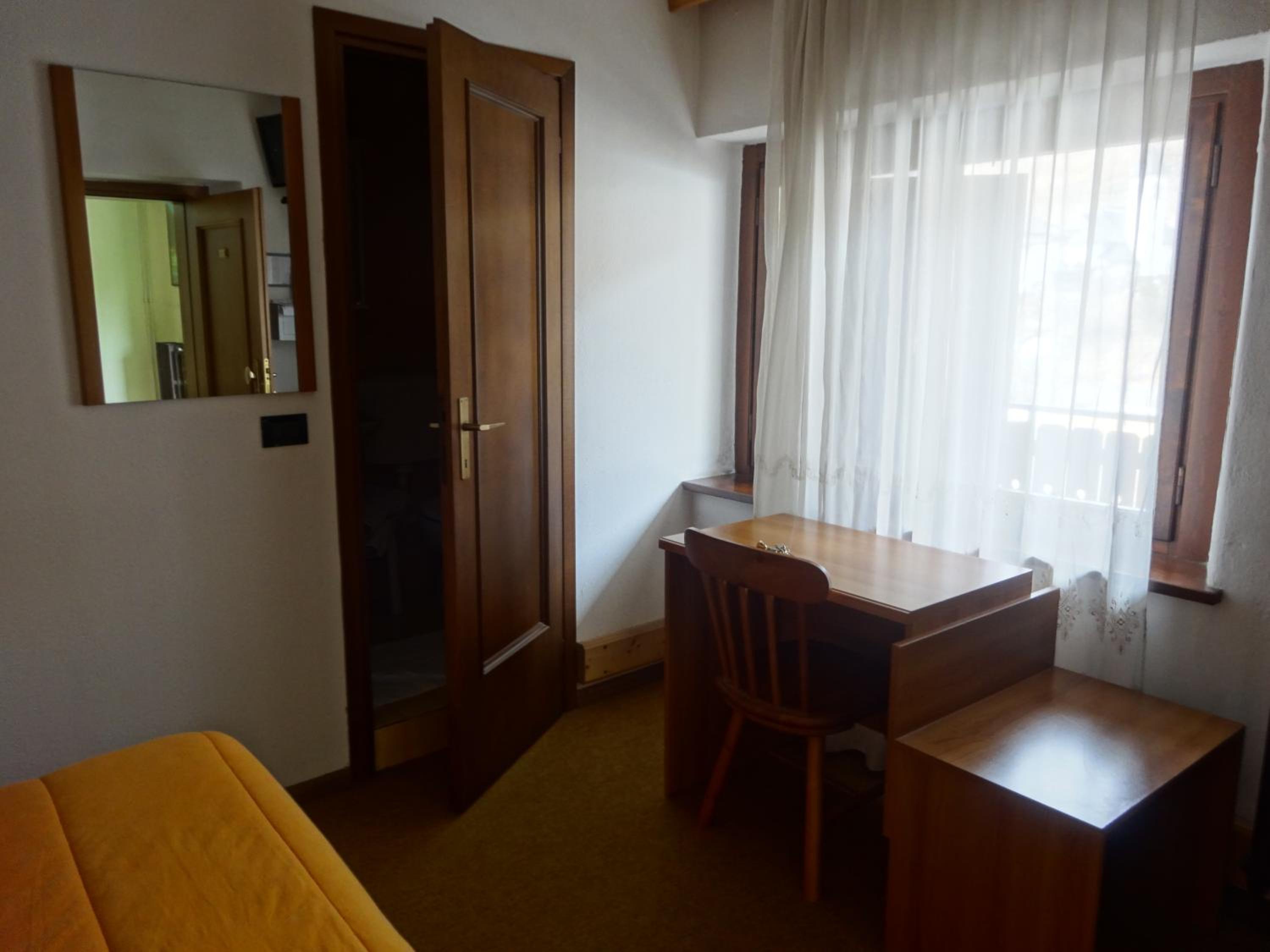Double or Twin Room - Photo 4