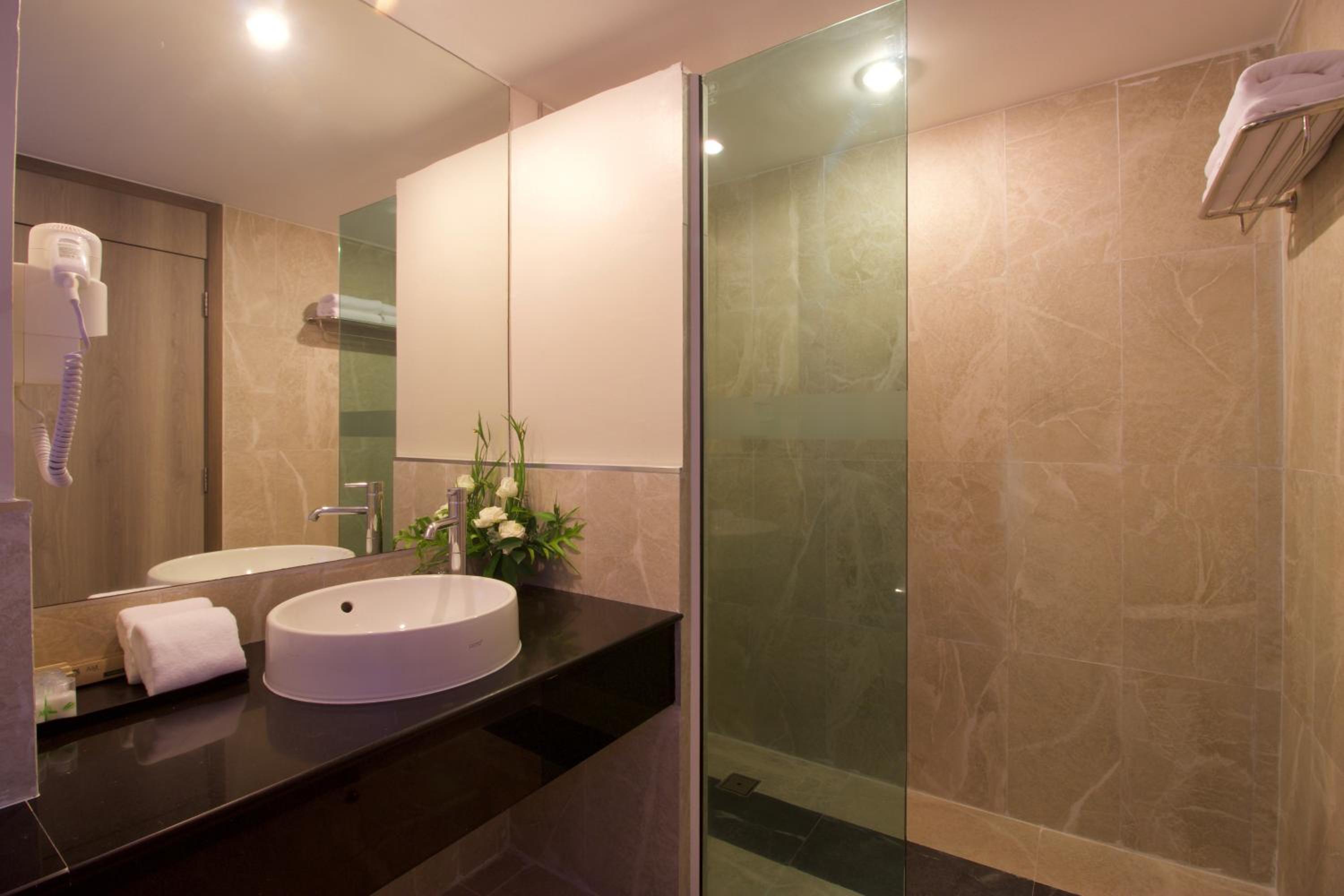 Deluxe Double or Twin Room - Photo 13