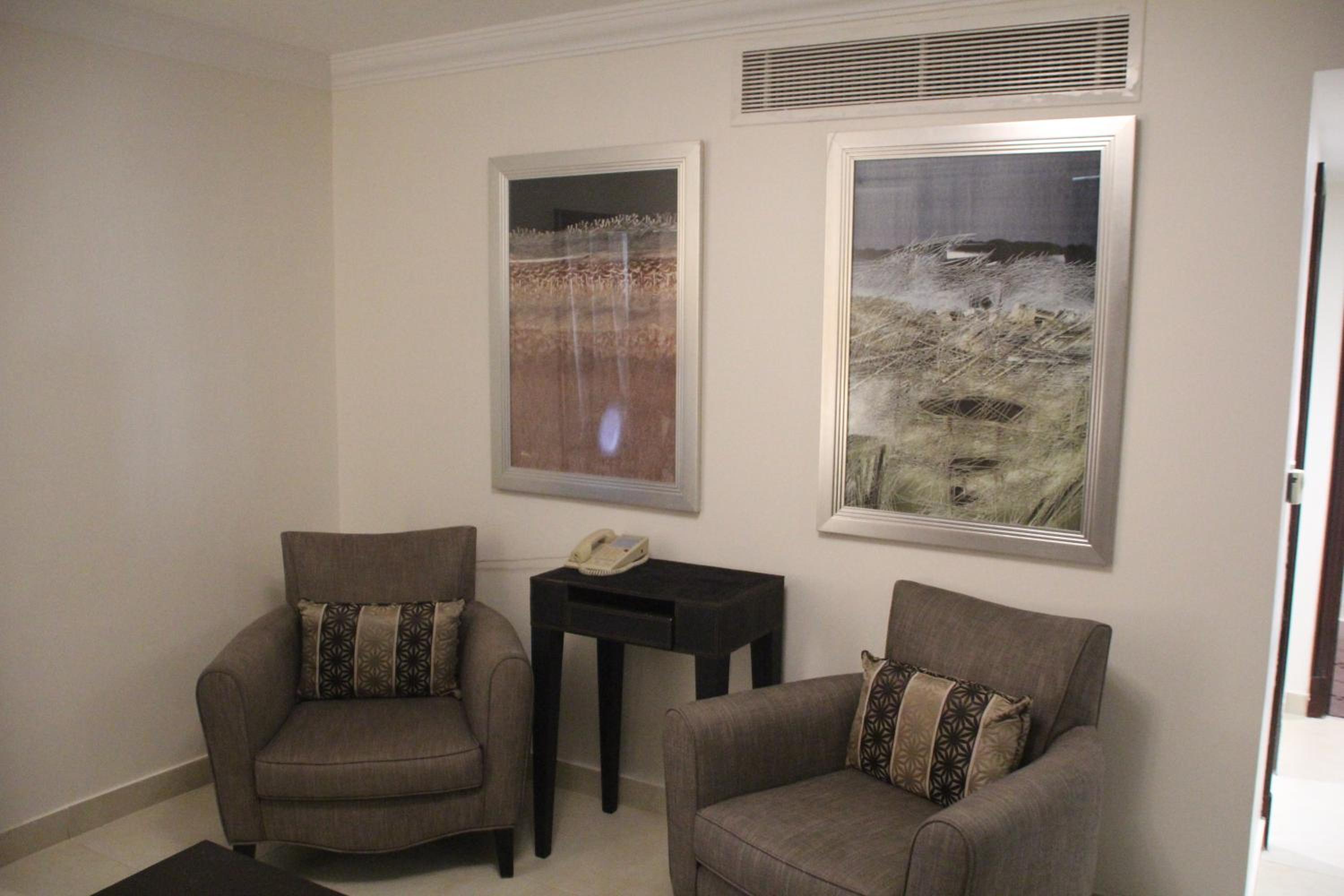 Deluxe King Suite - Photo 4