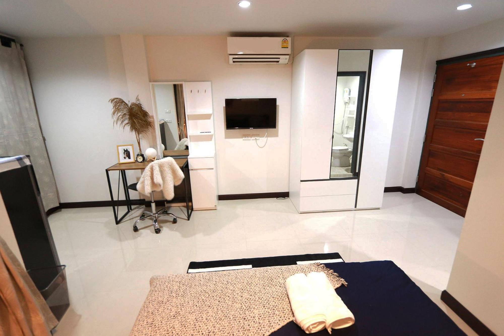 Studio Apartment photo 2