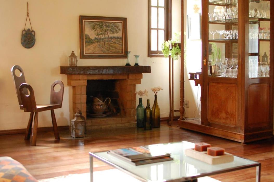 Six-Bedroom House photo 3