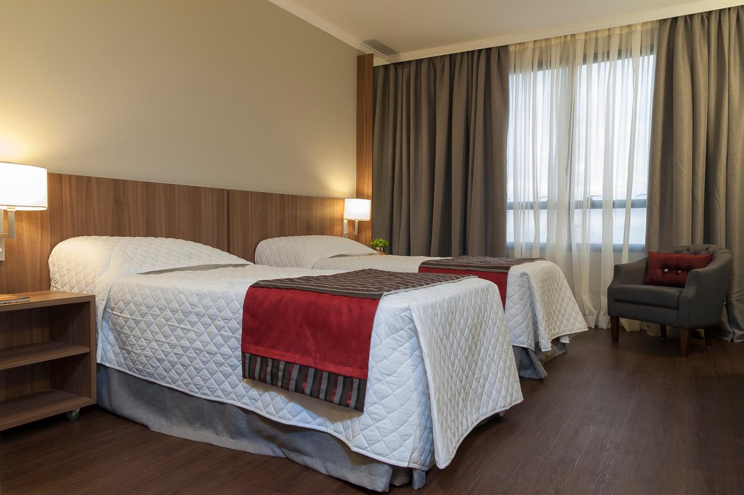 Kennedy Executive Hotel — Deluxe Triple Room