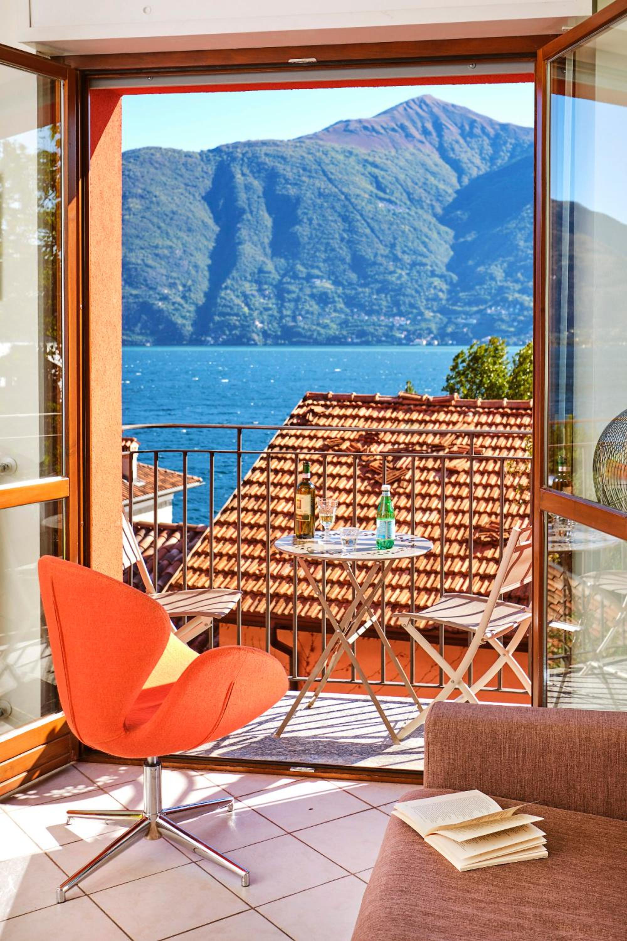 Apartment with Lake View photo 2