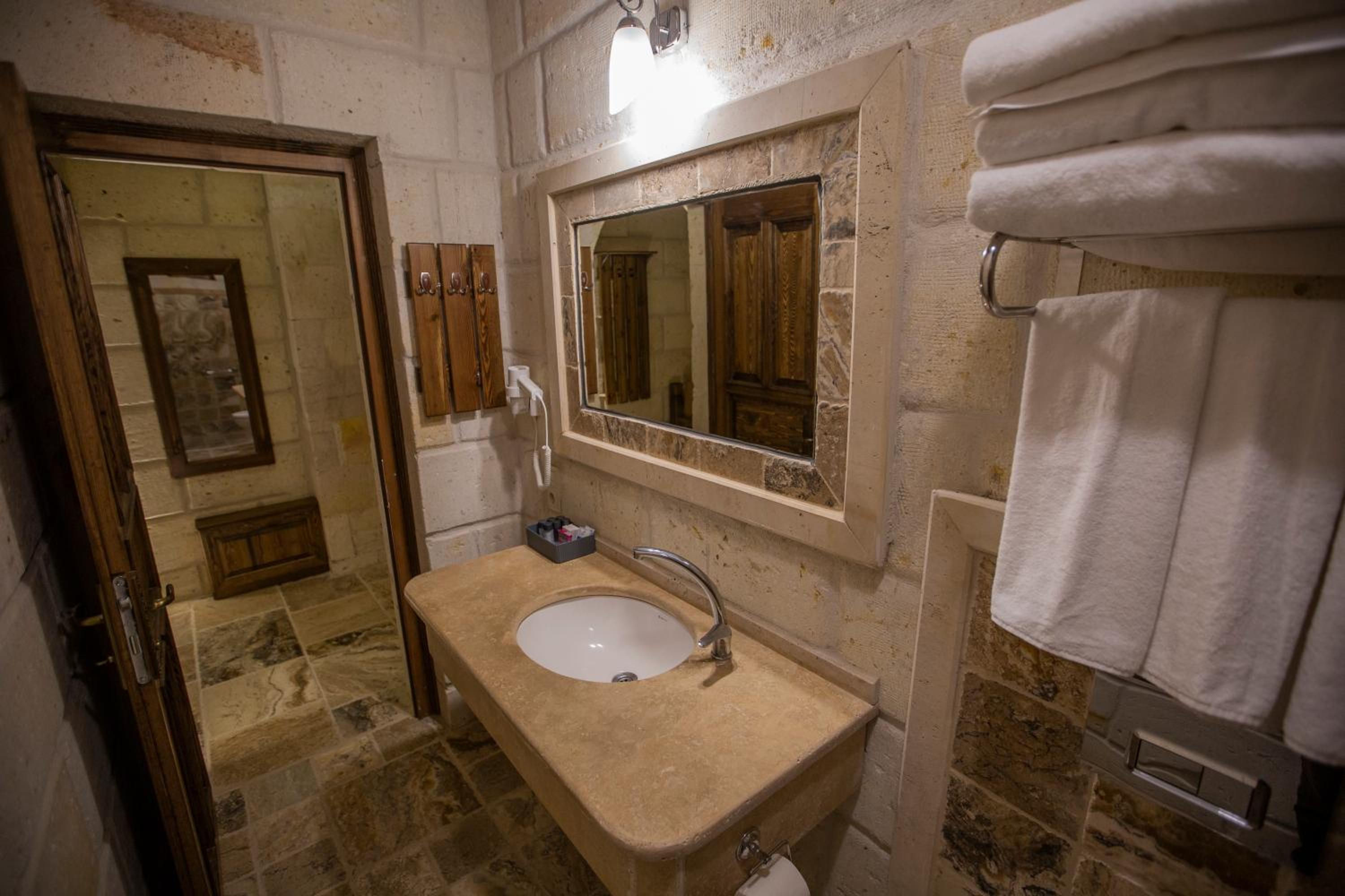Stone Room with Balcony photo 3