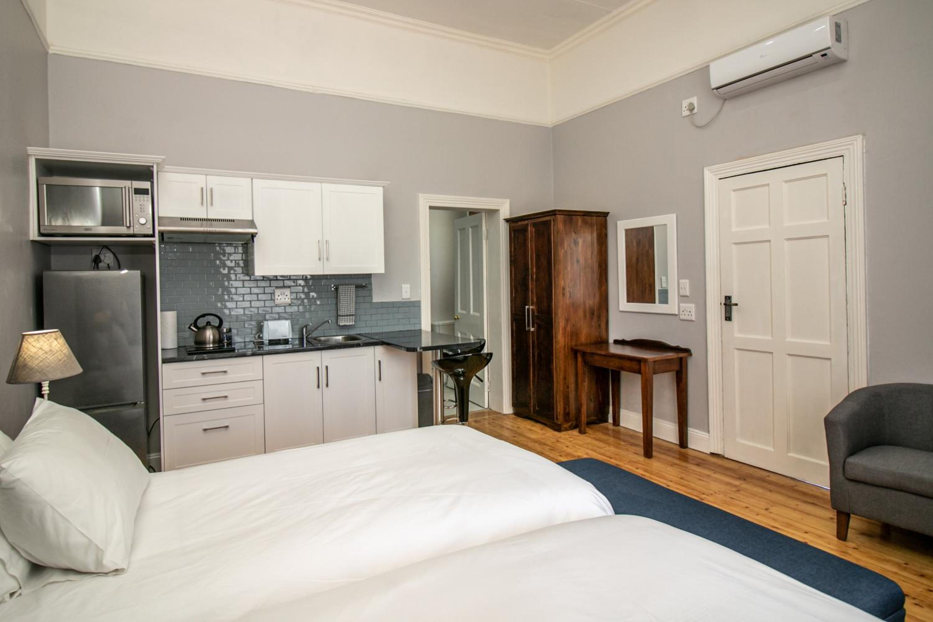 Twin Room - Photo 15
