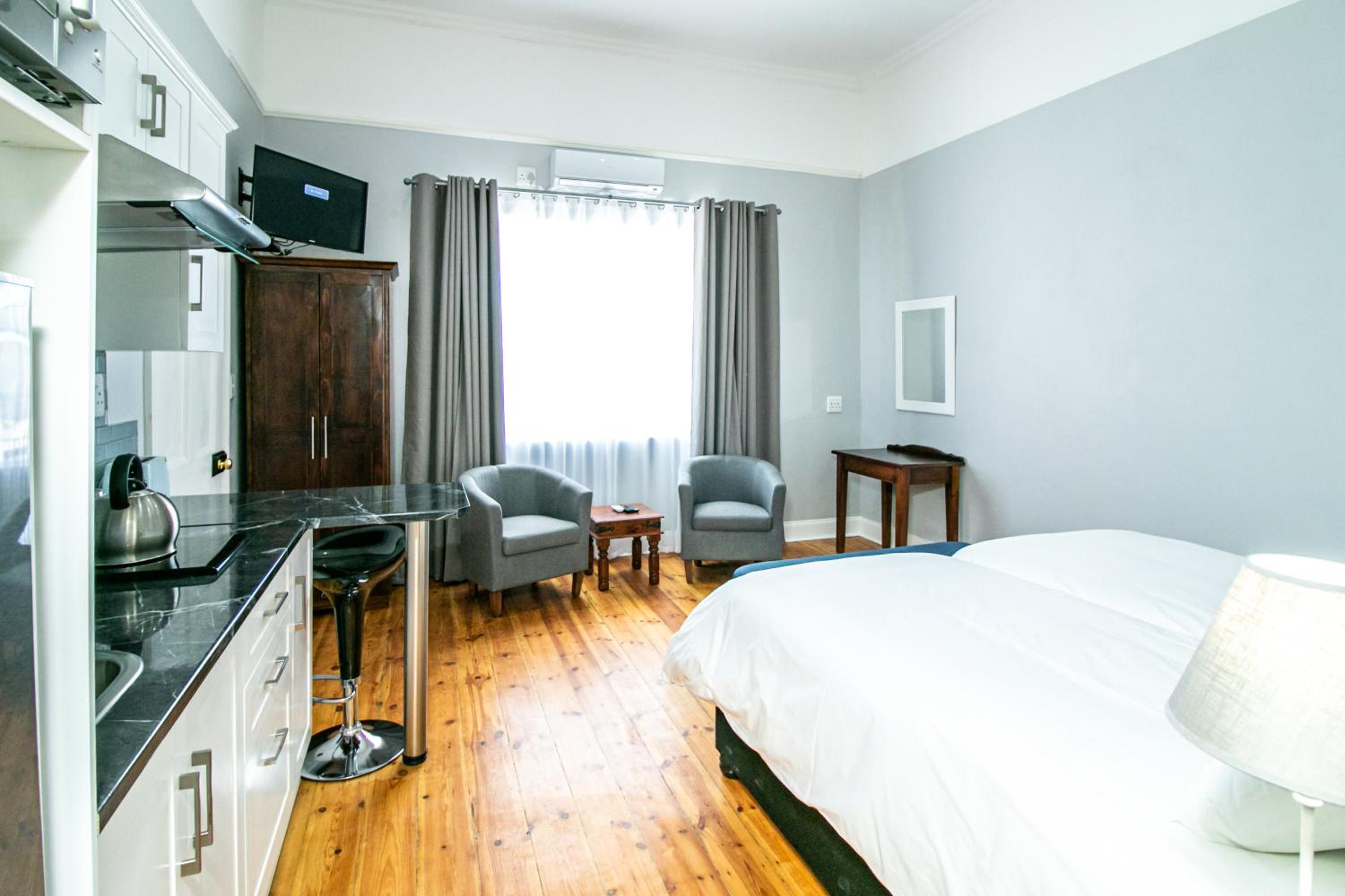 Twin Room - Photo 5