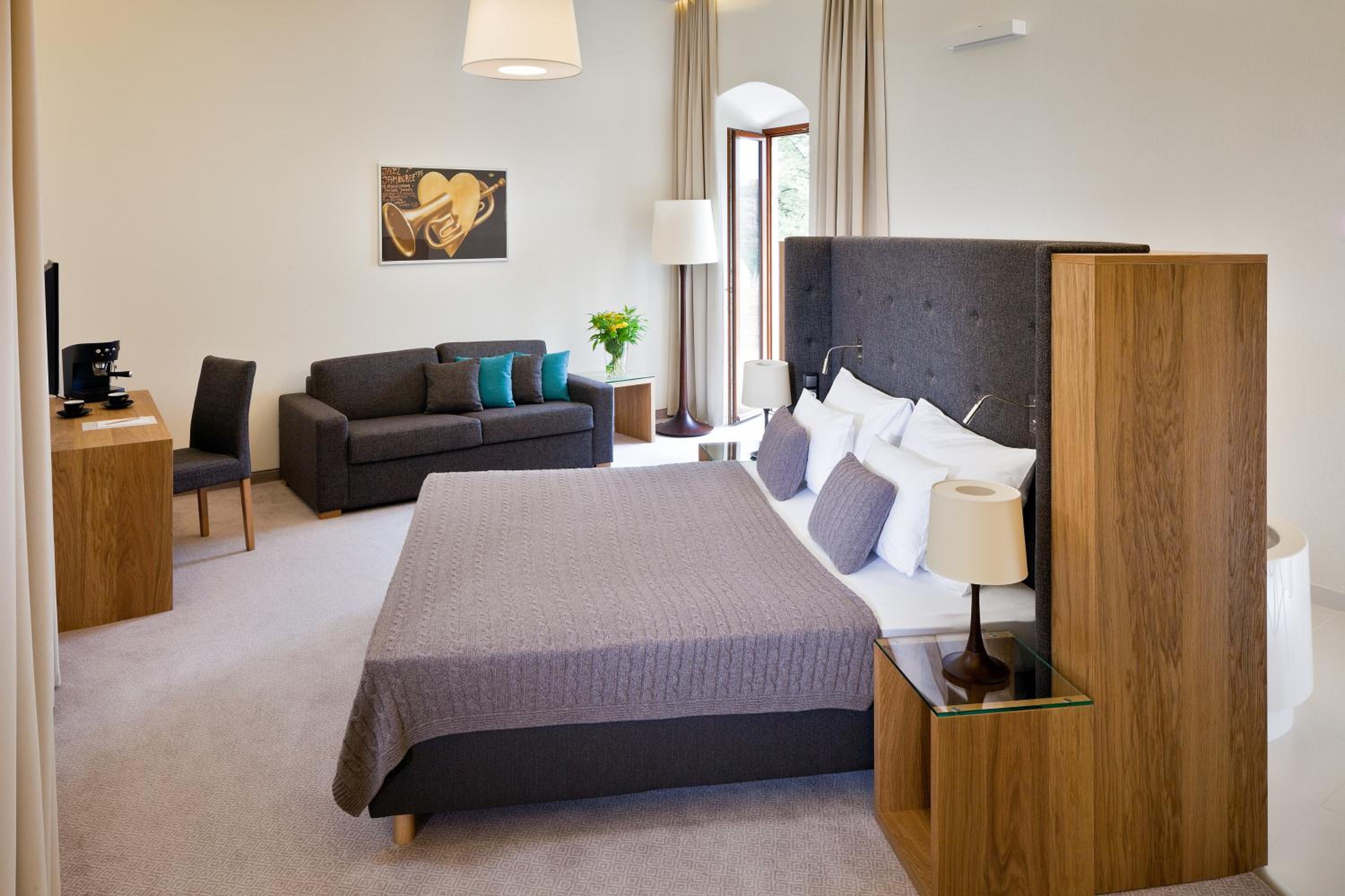 Prestige Senior Suite Apartment with Terrace – Castle photo 1