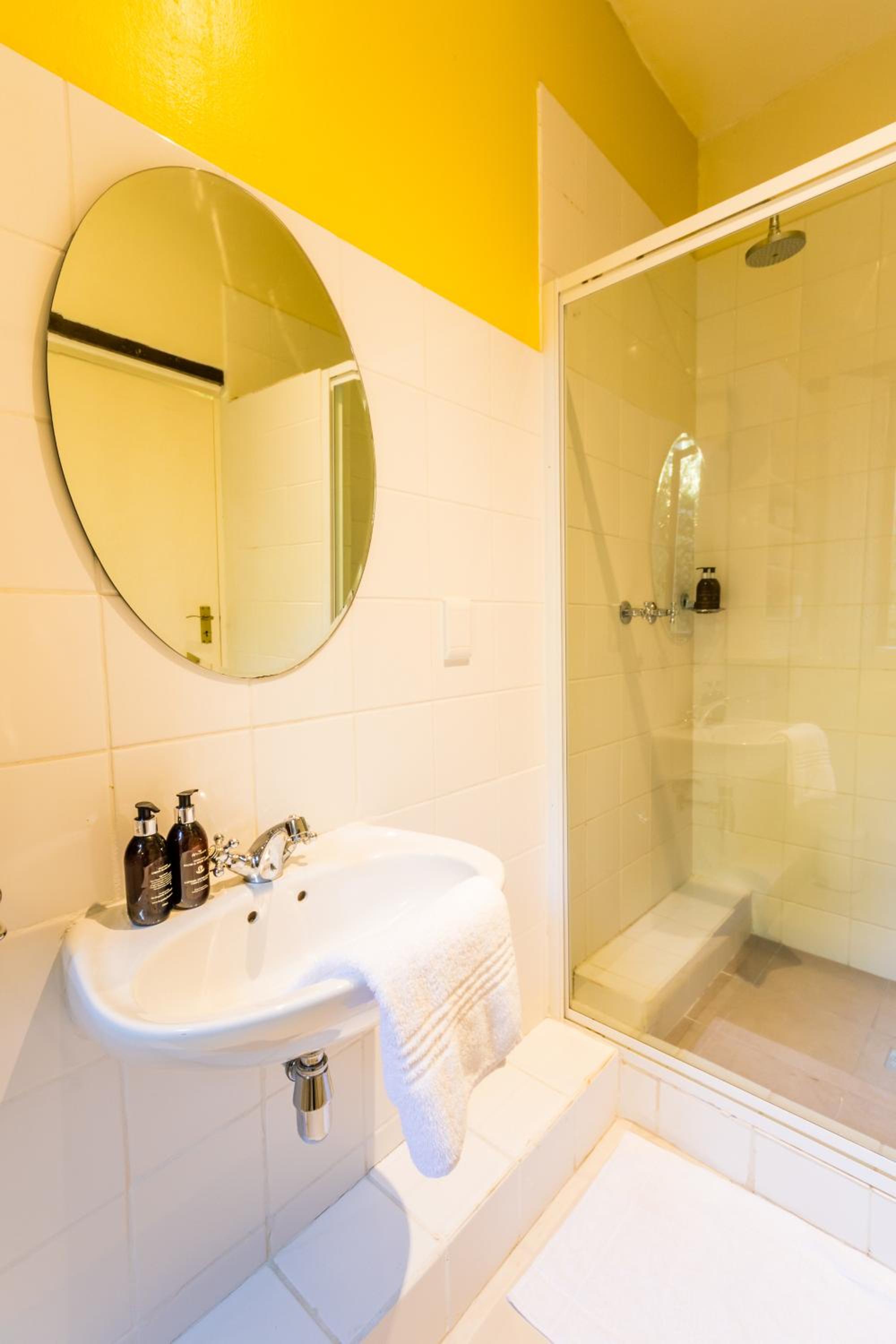 Suite - Photo 20