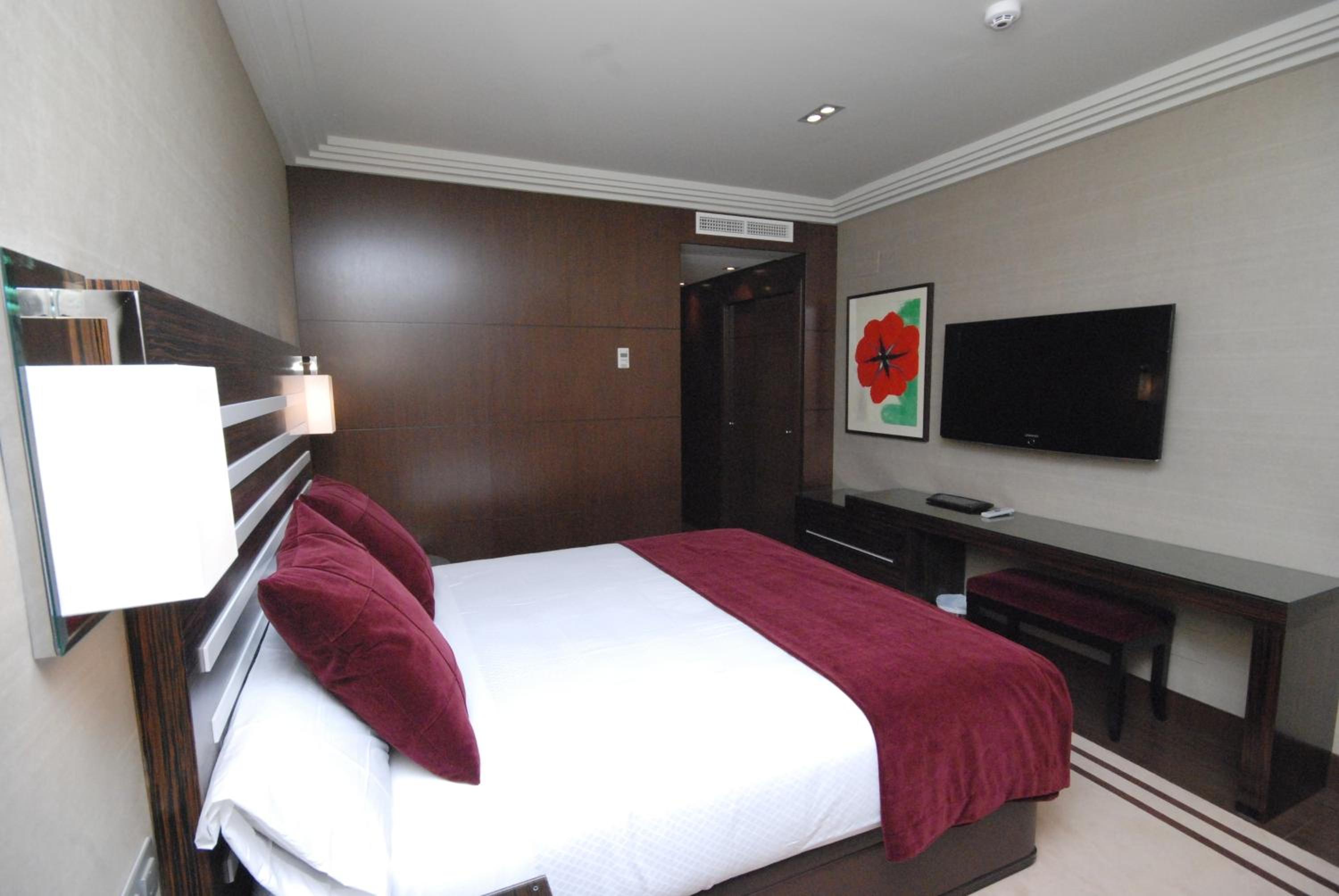 Deluxe Double Room with Hot Tub - Photo 5