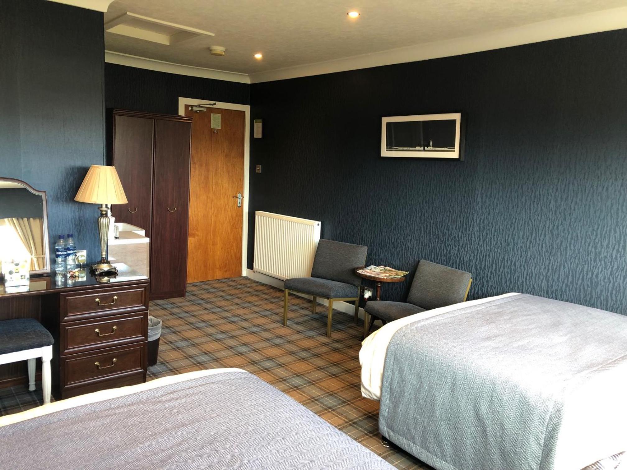 Family Room with Shared Bathroom (2 Double Beds) photo 3