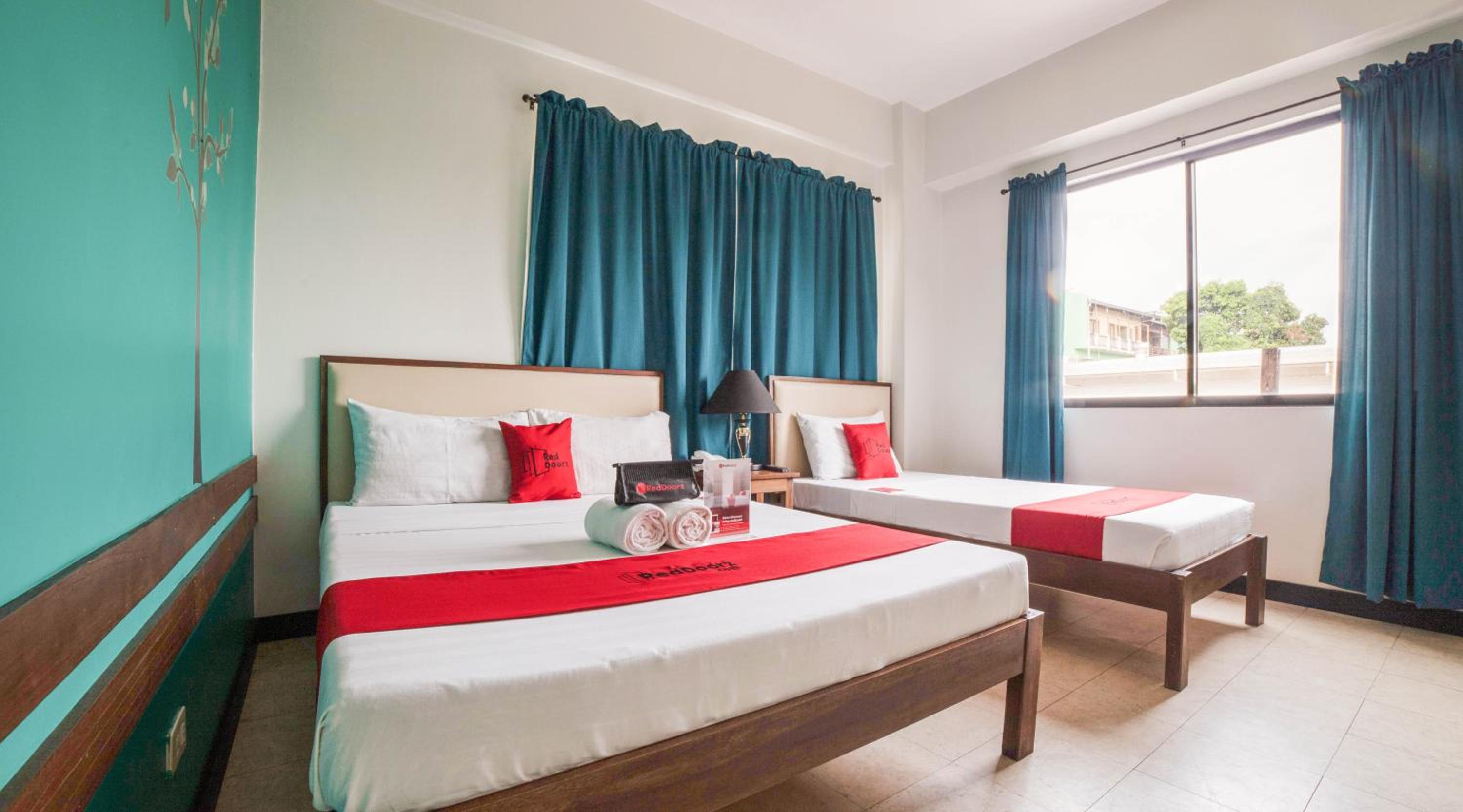 Deluxe Room - Photo 14