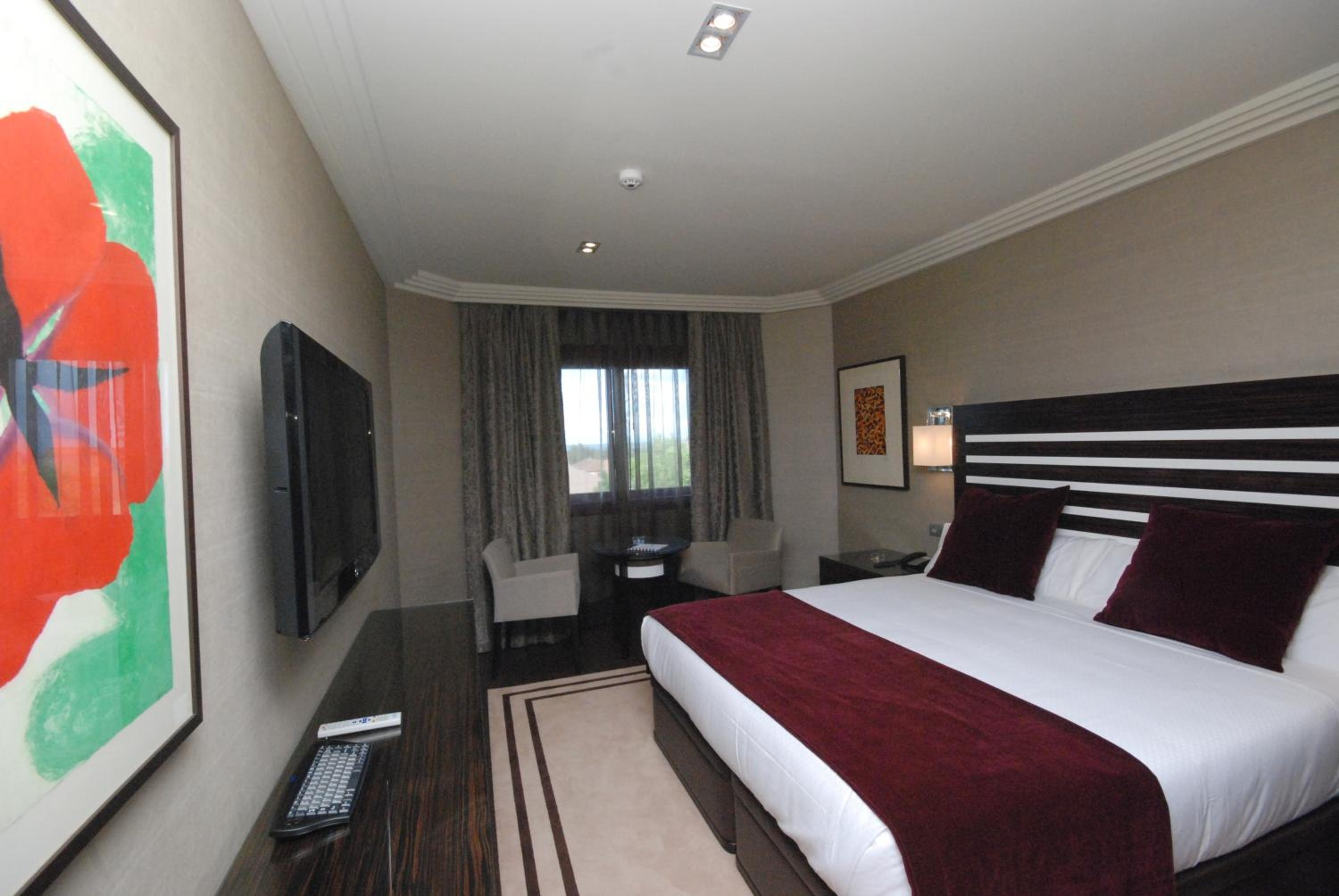 Deluxe Double Room with Hot Tub - Photo 1