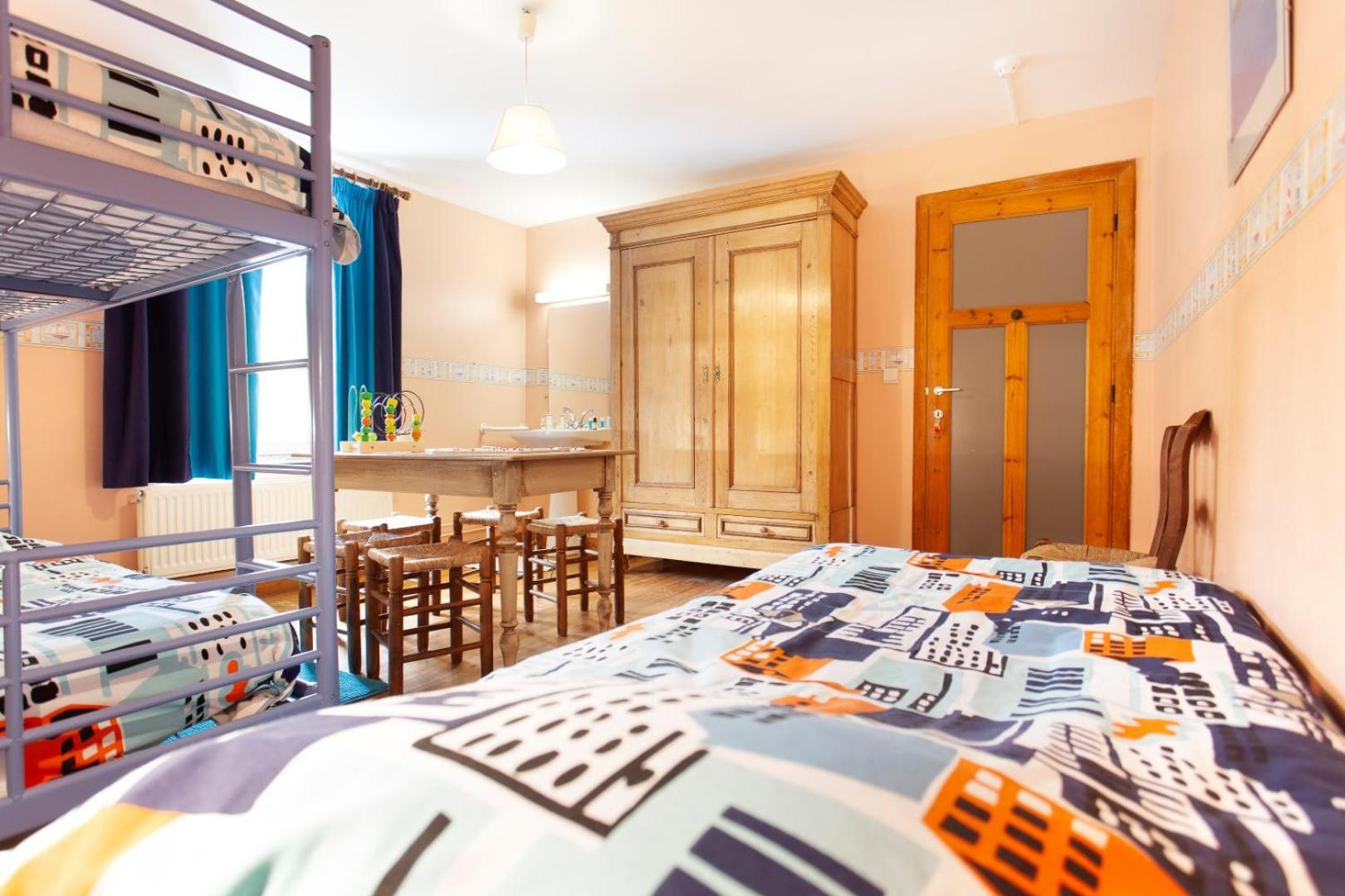 Four-Bedroom House photo 3