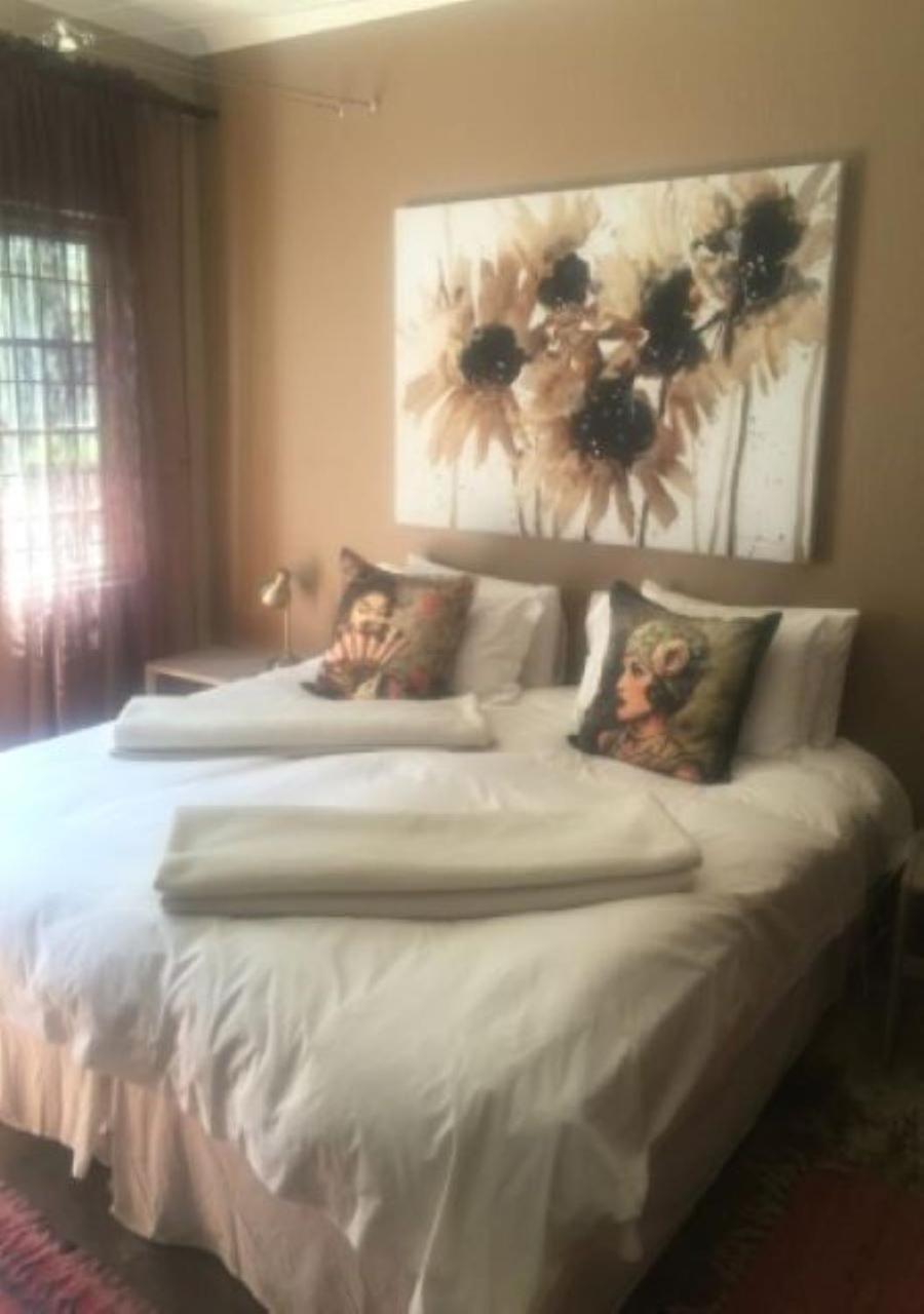 Double or Twin Room with Bathroom - Photo 4