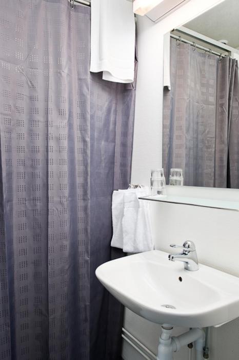 Double or Twin Room - Photo 3