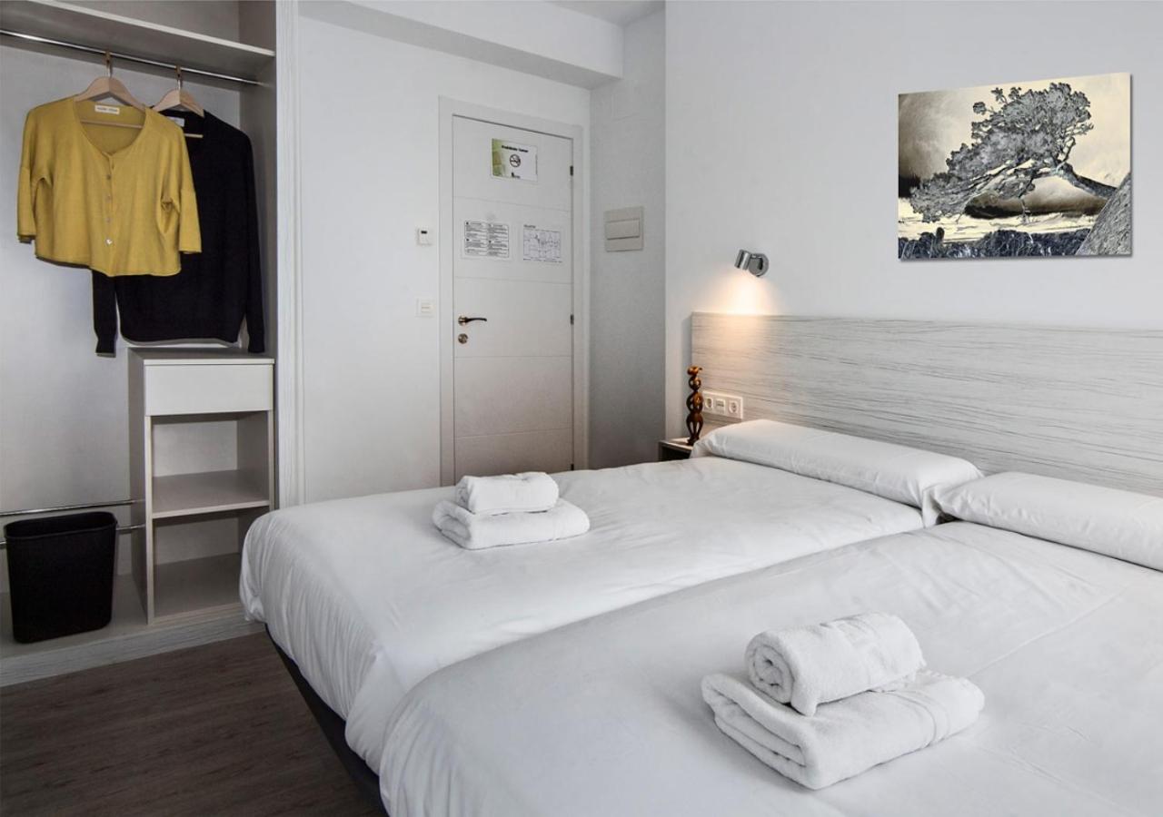 Twin Room - Photo 1