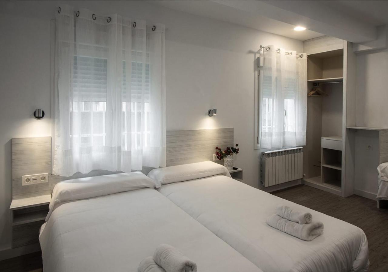 Triple Room with Bathroom - Photo 1