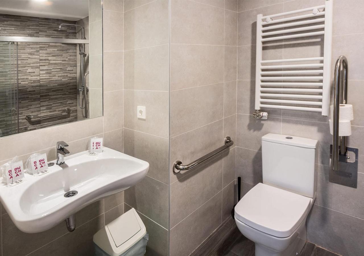 Triple Room with Bathroom - Photo 4