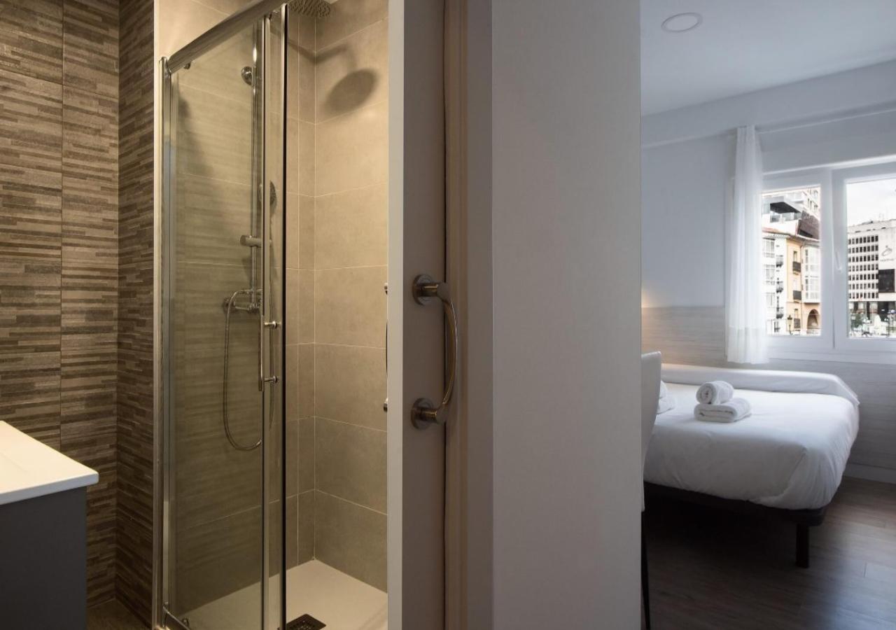 Double Room with One Double Bed - Photo 16
