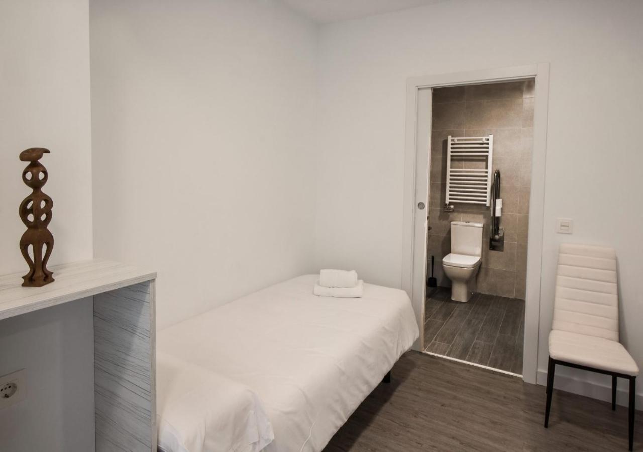 Triple Room with Bathroom - Photo 6
