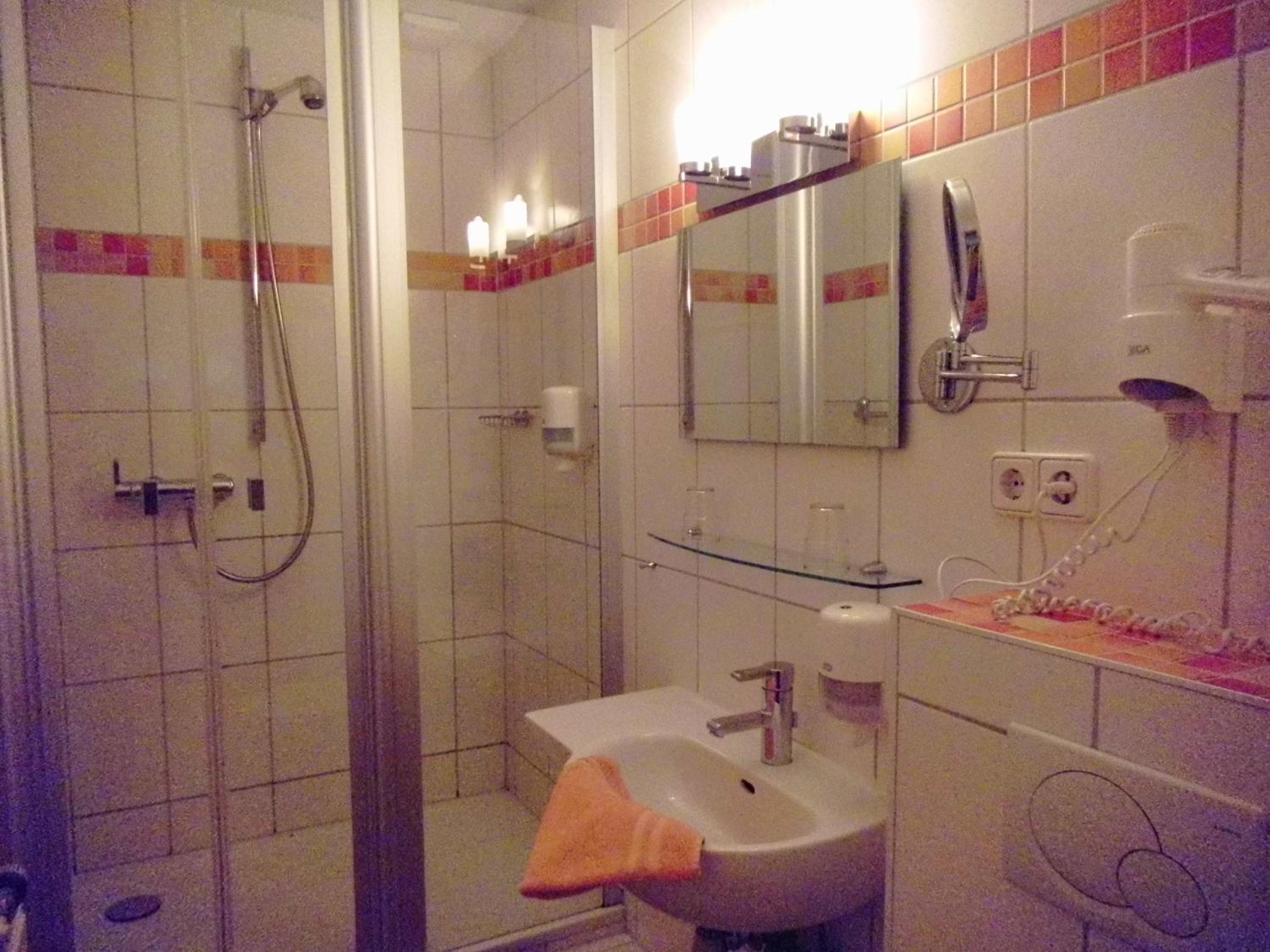 Double Room - Photo 15