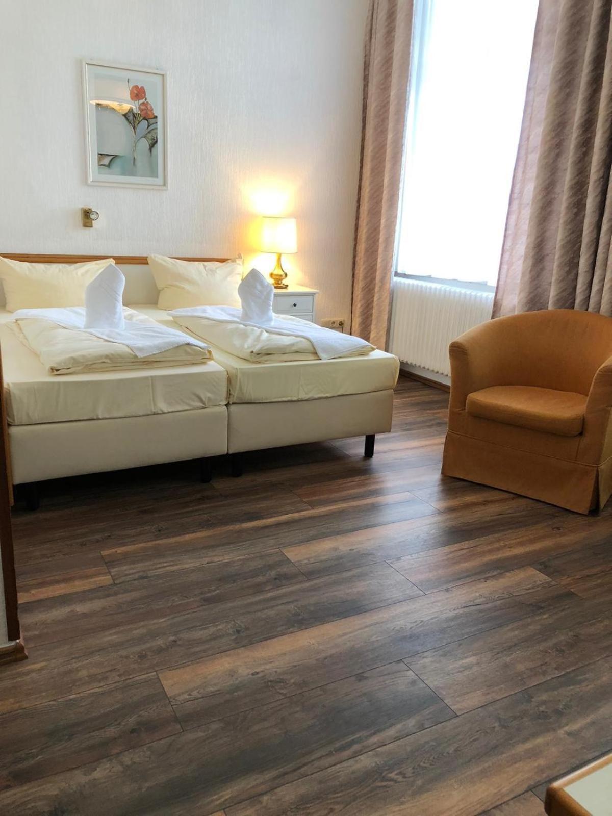 Standard Double Room - Photo 7