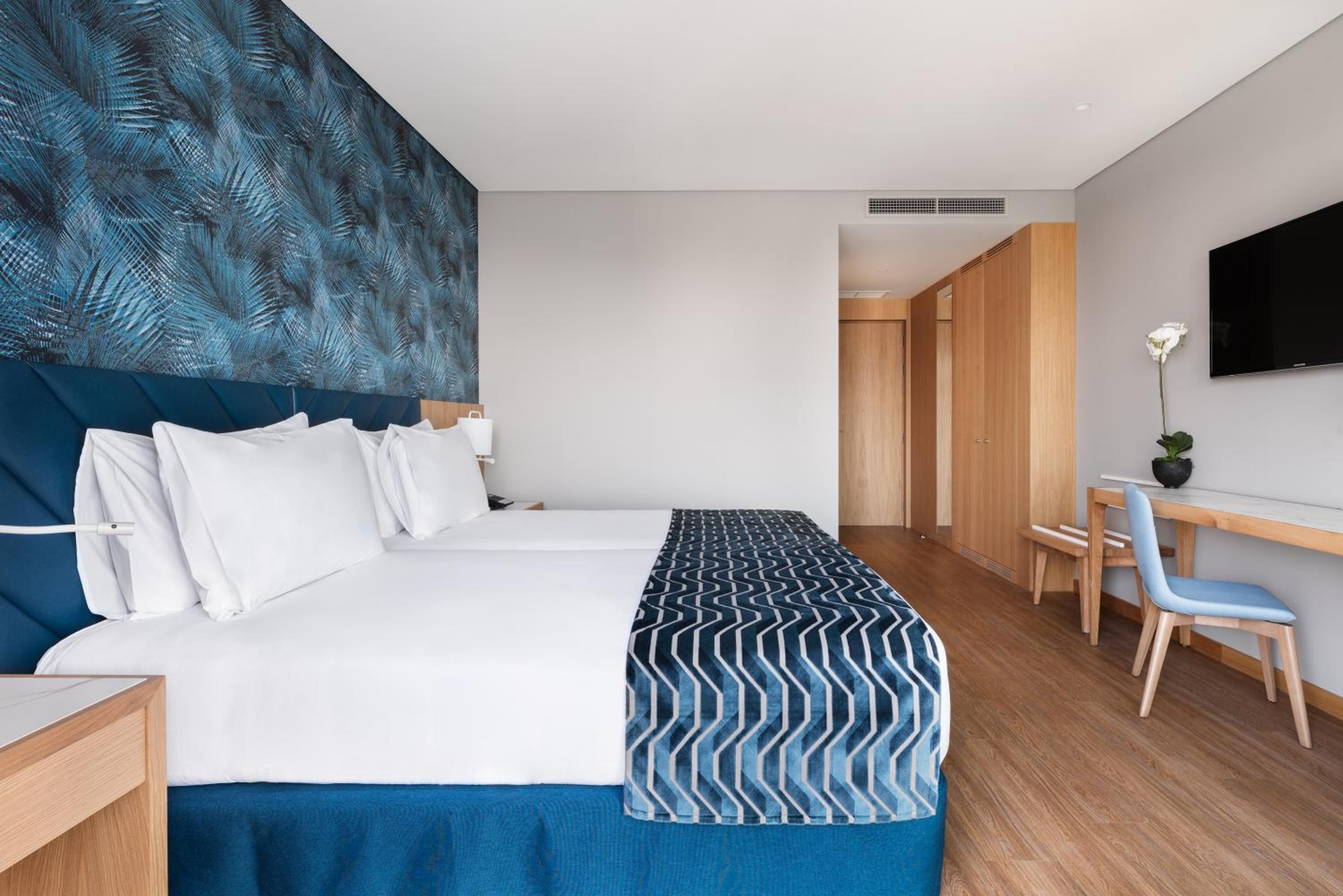 Double or Twin Room - Photo 4