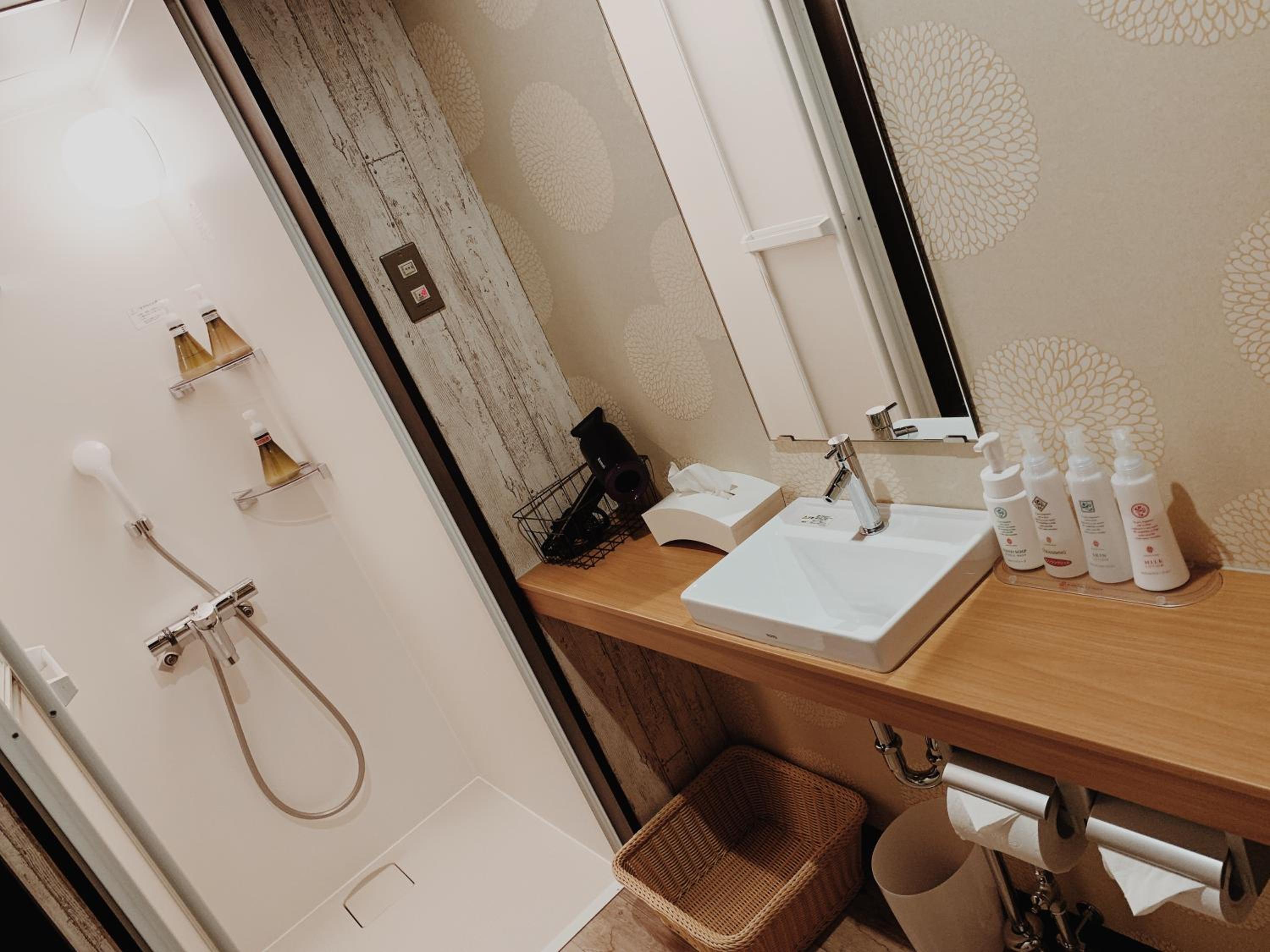 Double Room with Sofa Bed with Private Bathroom - Photo 7