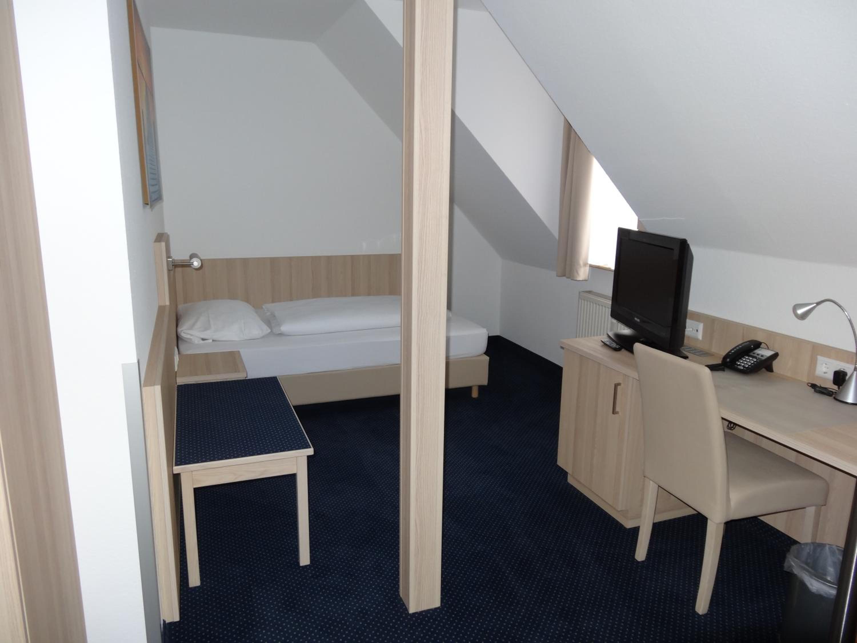 Single Room photo 3