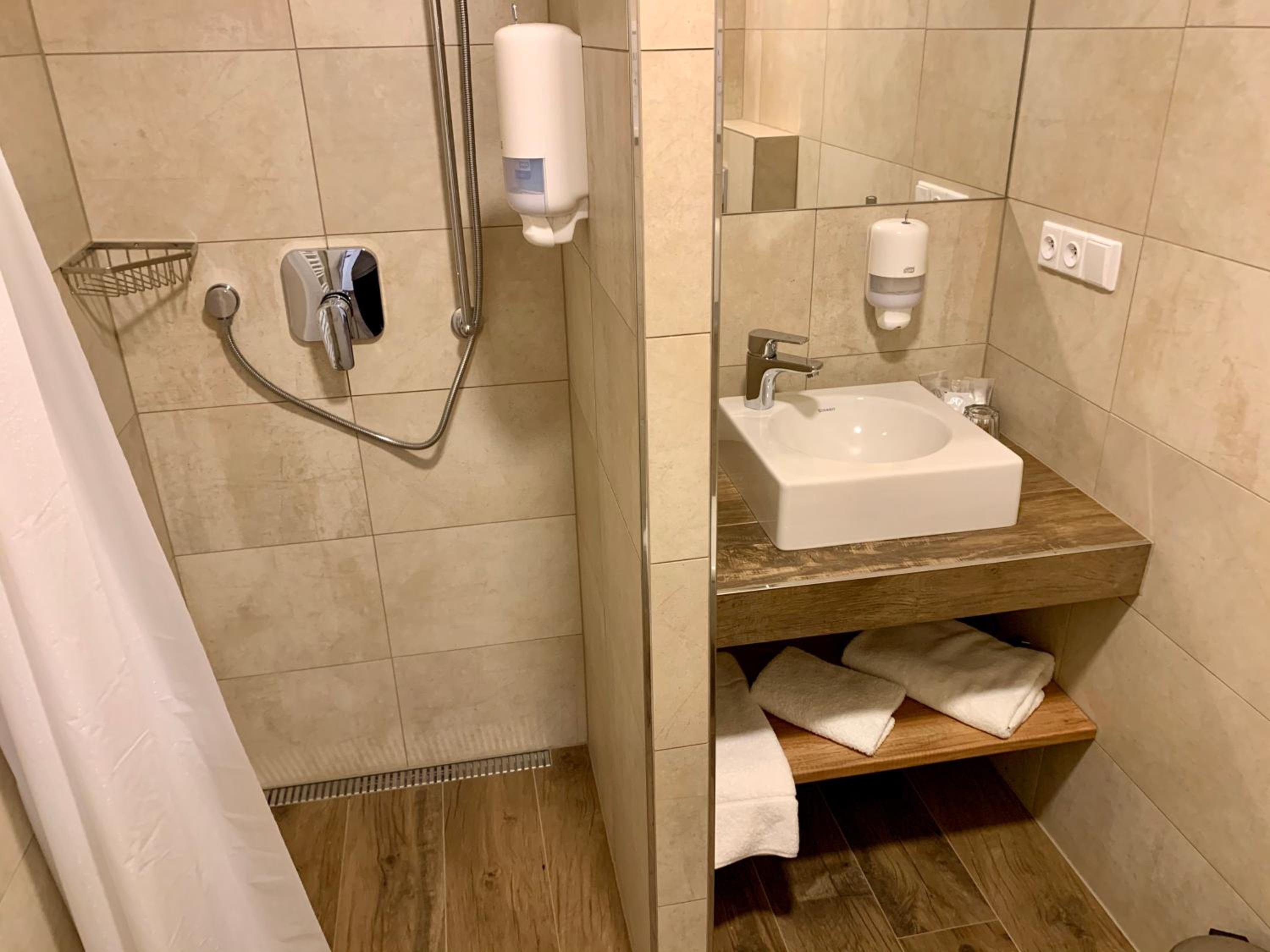 Double or Twin Room with Terrace - Photo 9